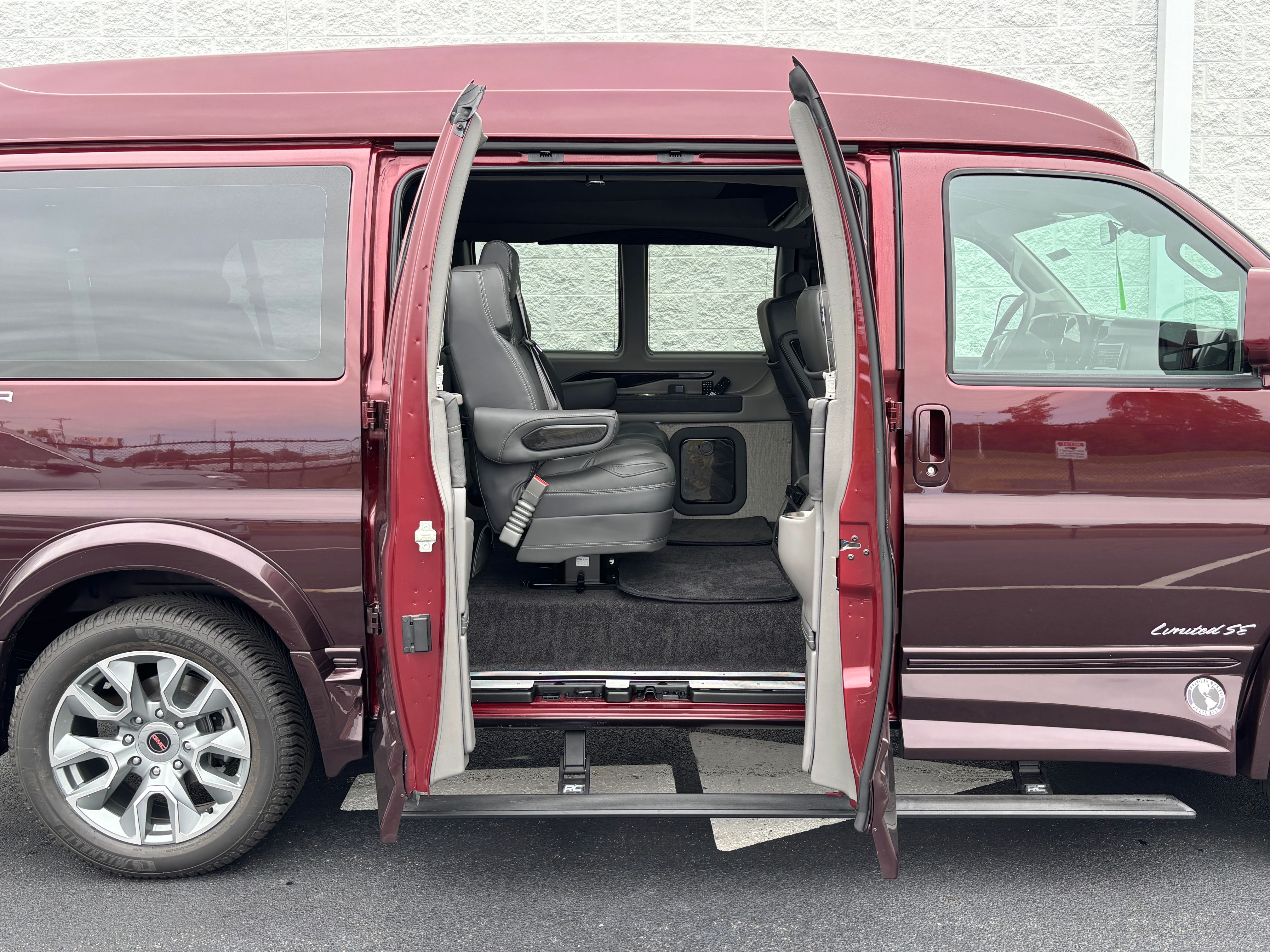 New 2026 Special Exterior Color GMC Explorer Limited SE image 7