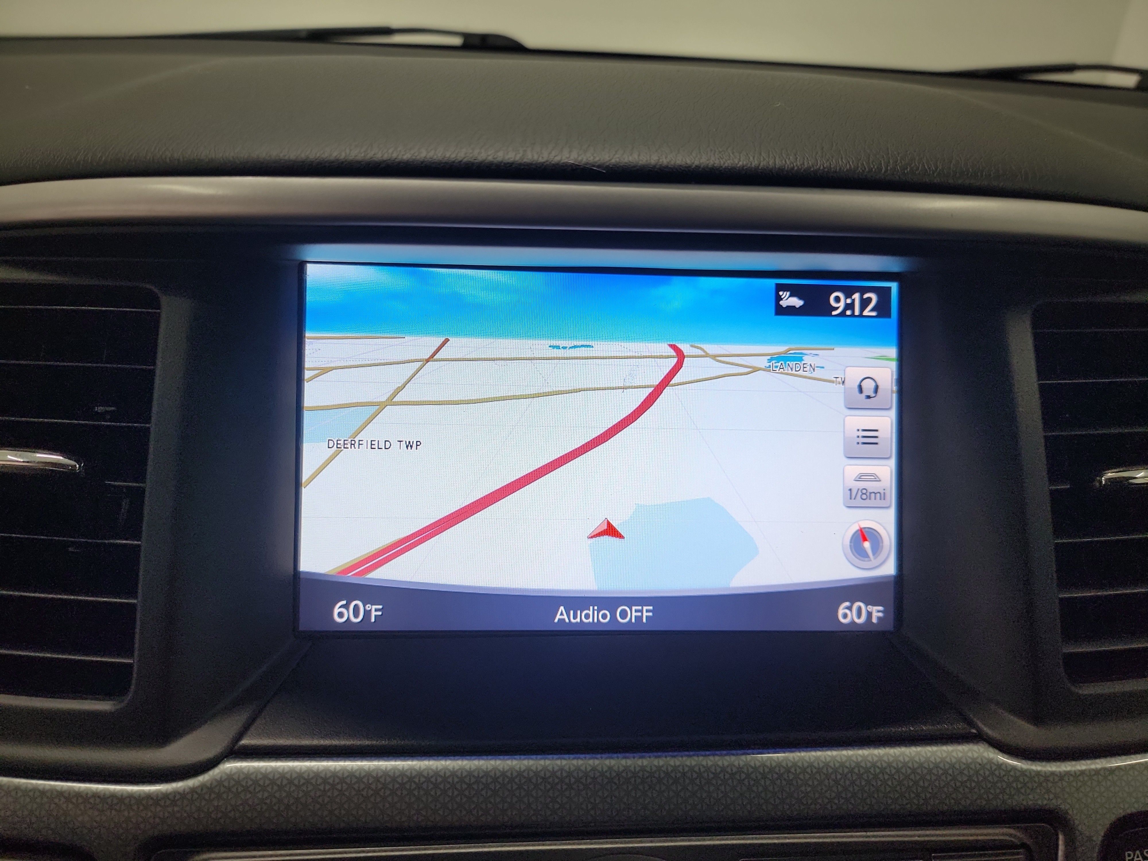 2019 Nissan Pathfinder SL photo
