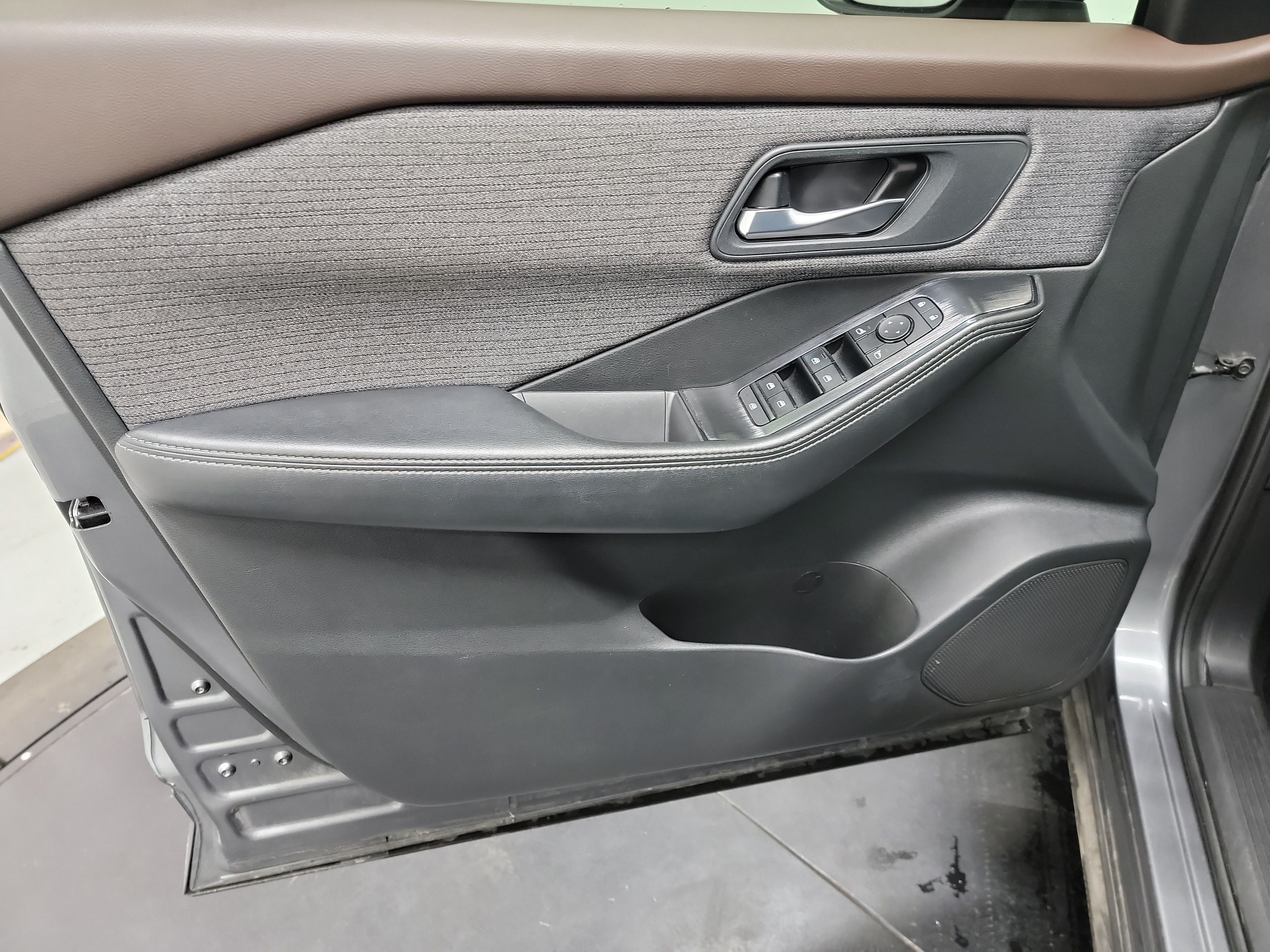 2021 Nissan Rogue SV photo
