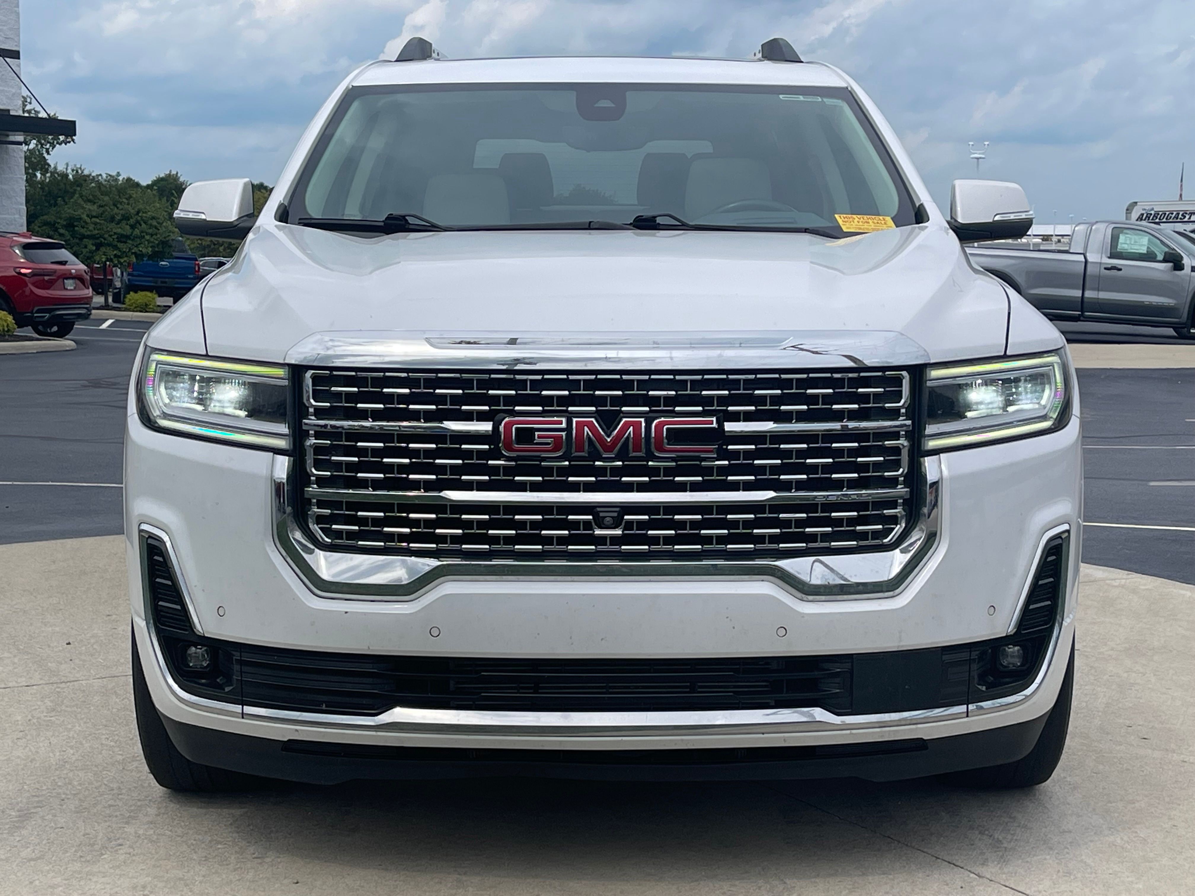 Used 2020 White Frost Tricoat GMC Denali image 2