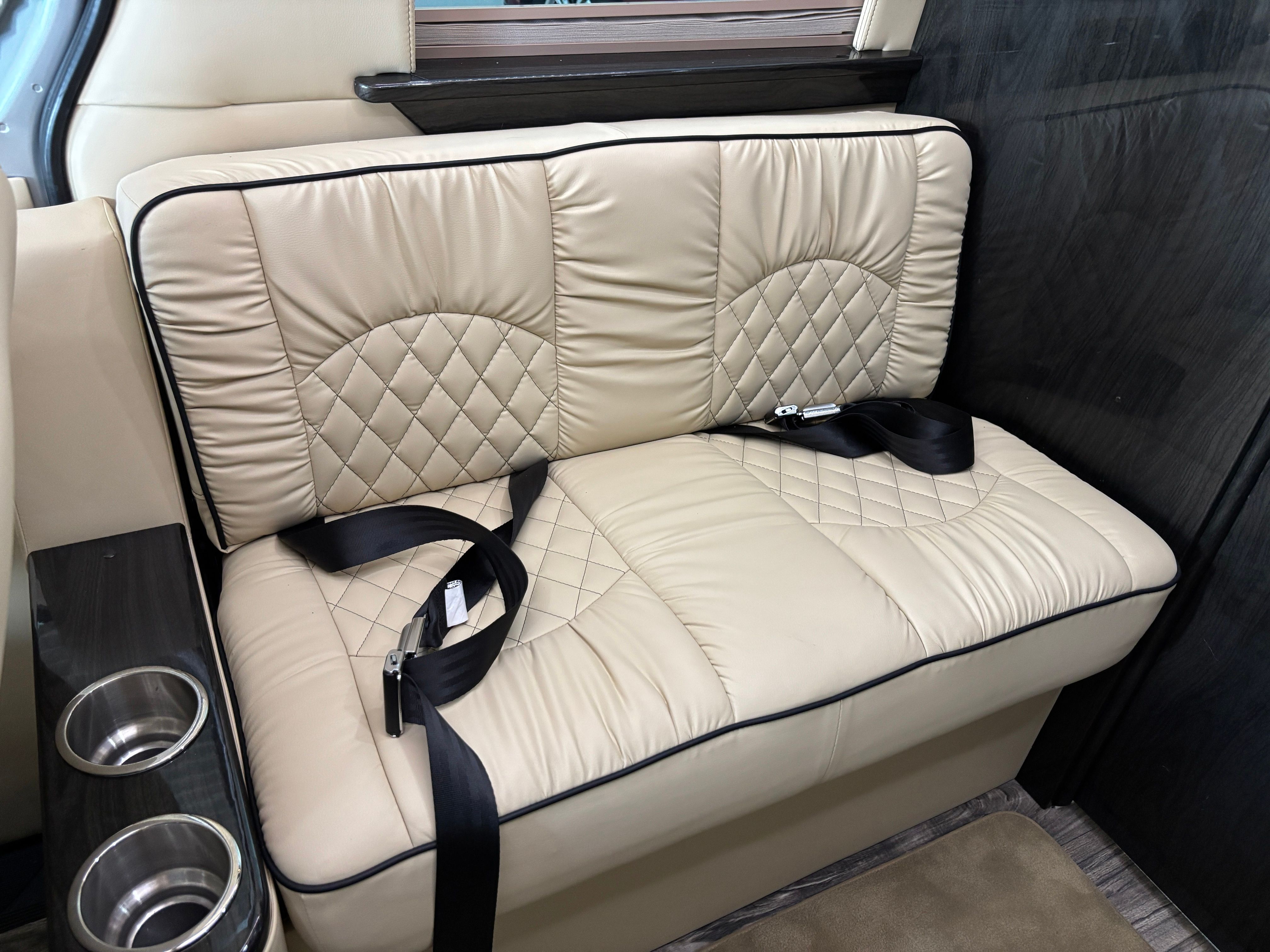 Used 2021 Silver Mercedes-Benz Midwest Luxe Cruiser image 43