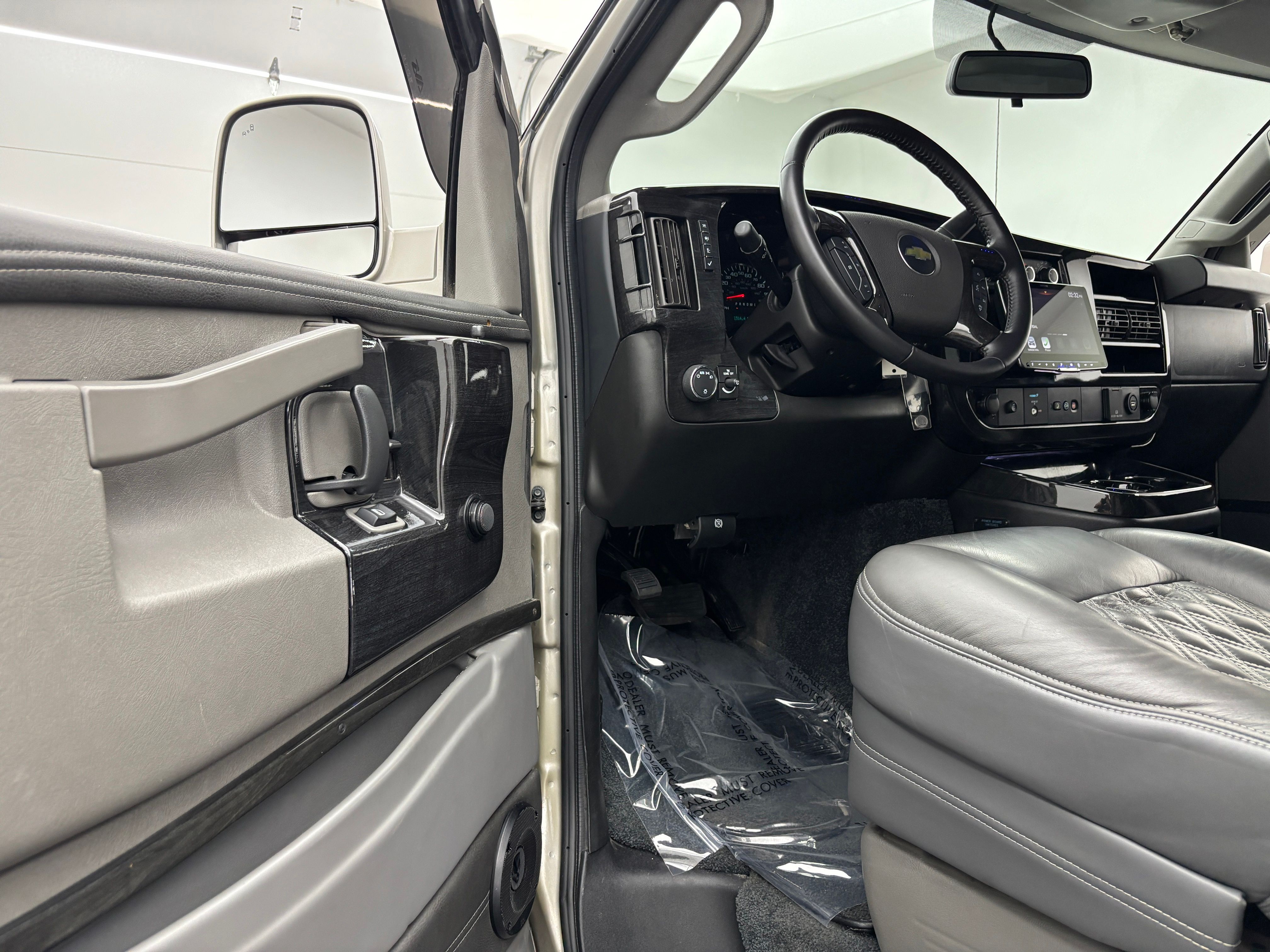 Used 2023 Silver Chevrolet Explorer Limited SE image 15