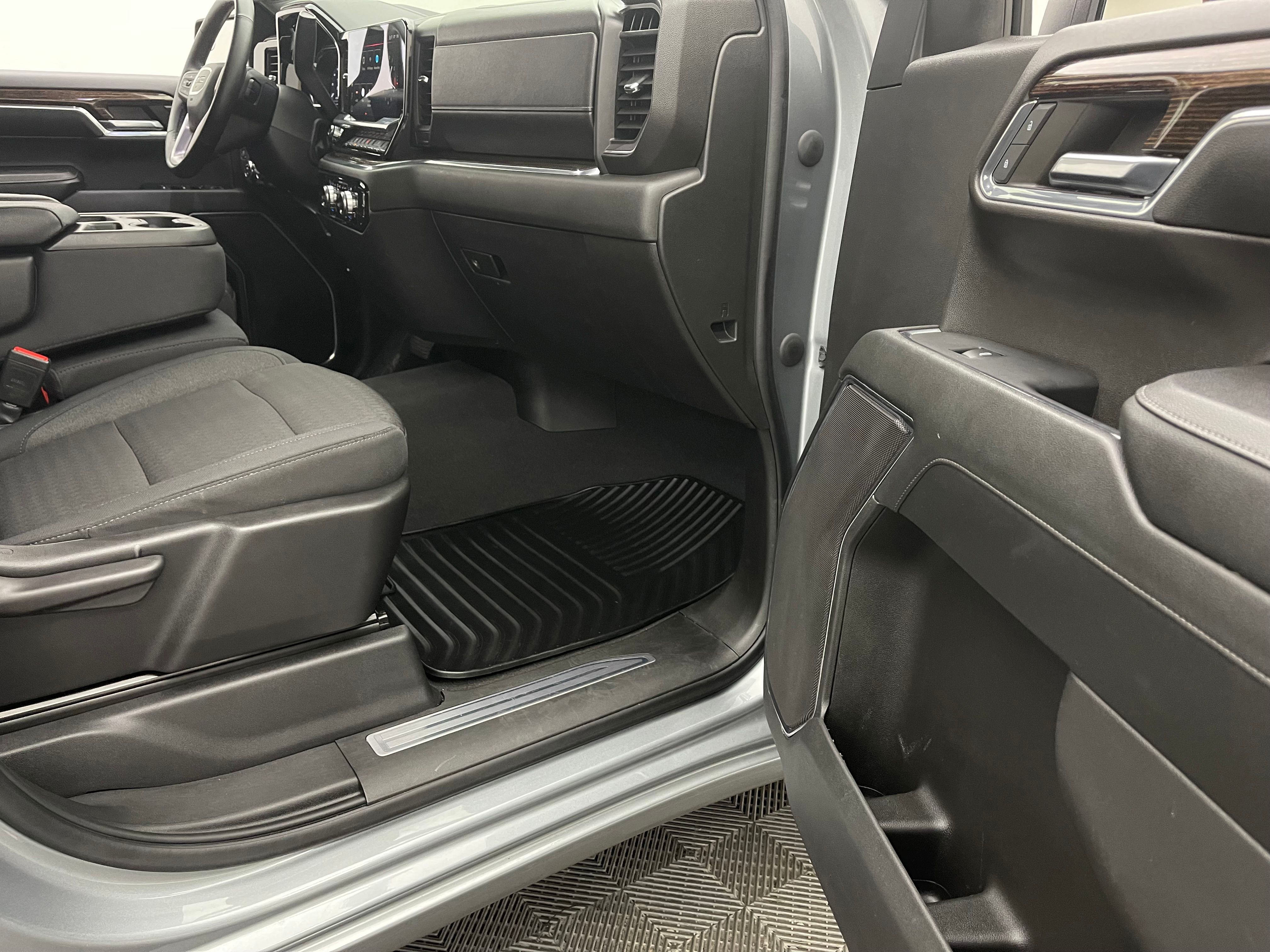 Used 2023 Sterling Metallic GMC Elevation image 31