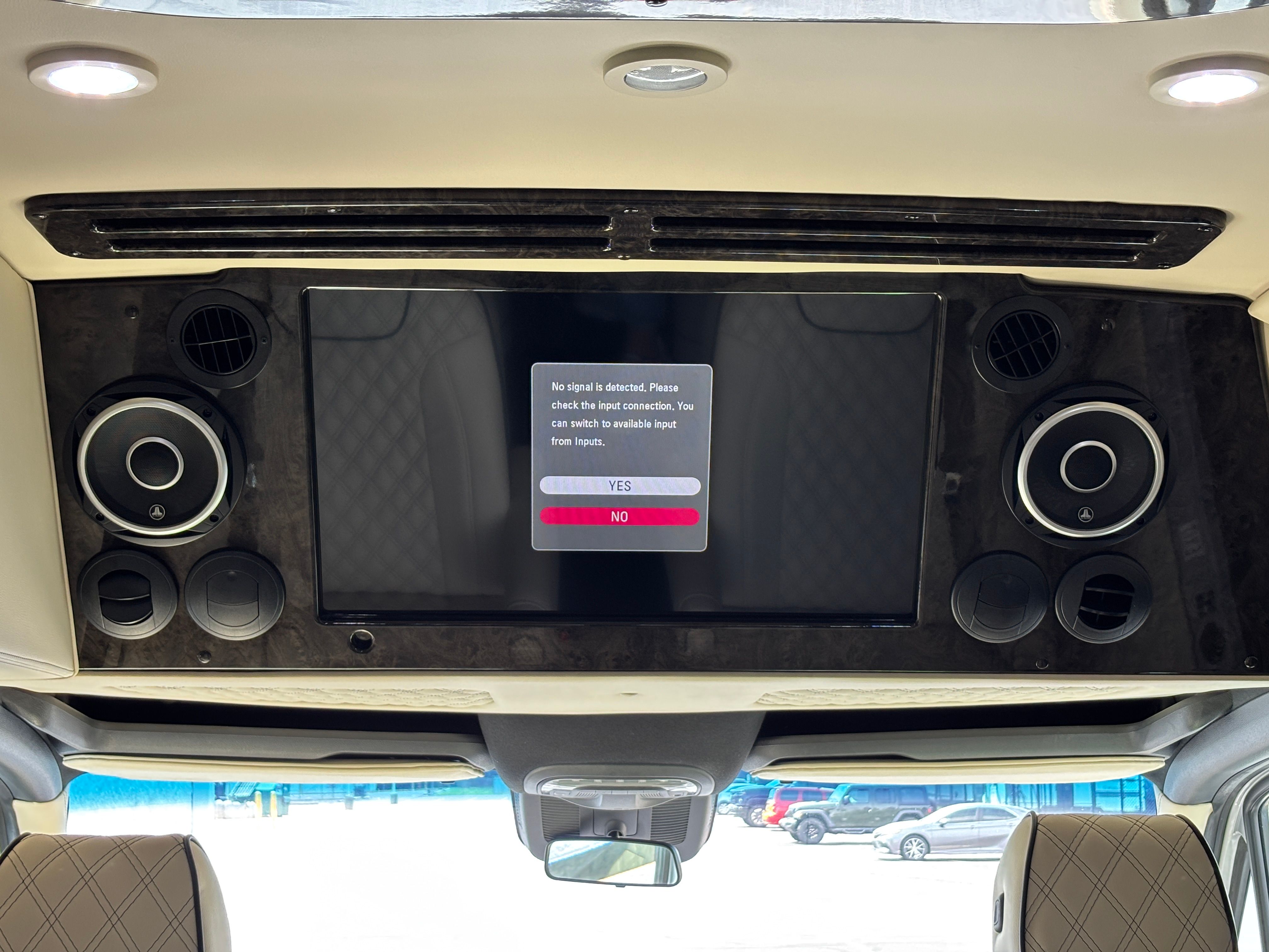Used 2021 Silver Mercedes-Benz Discovery Cross Country image 4