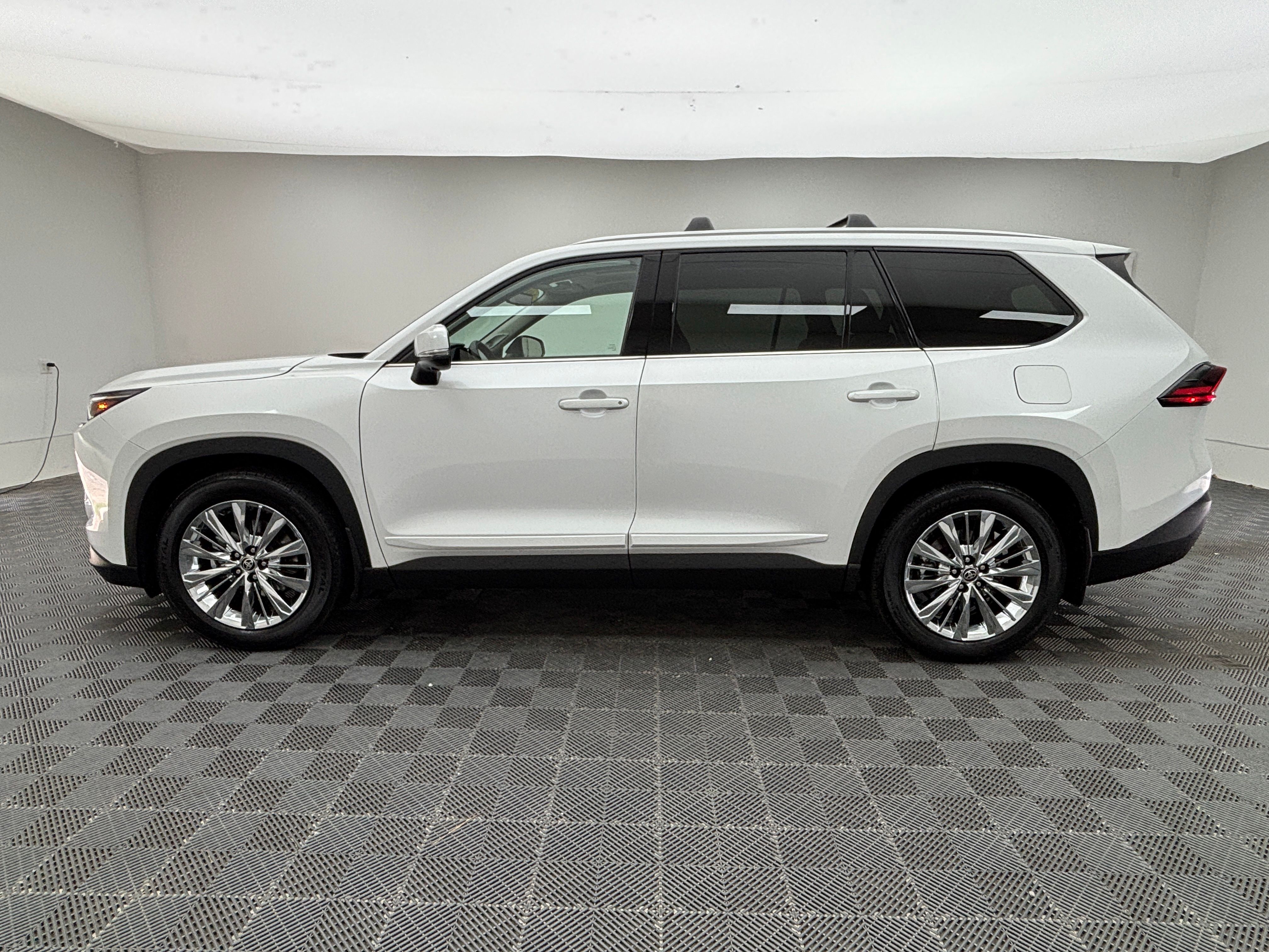 Used 2025 Pearl Toyota Platinum image 15
