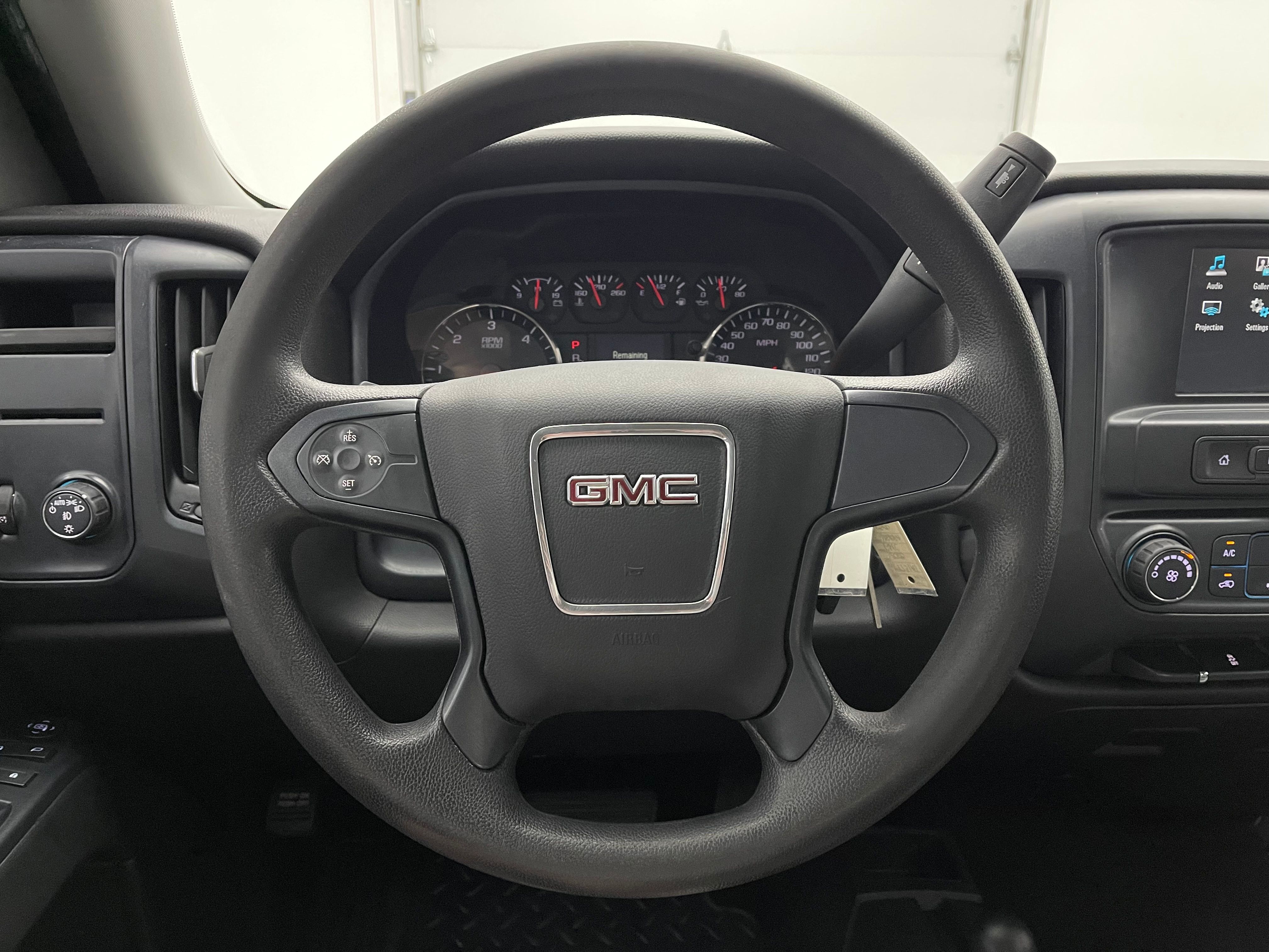 Used 2018 Summit White GMC Base image 17