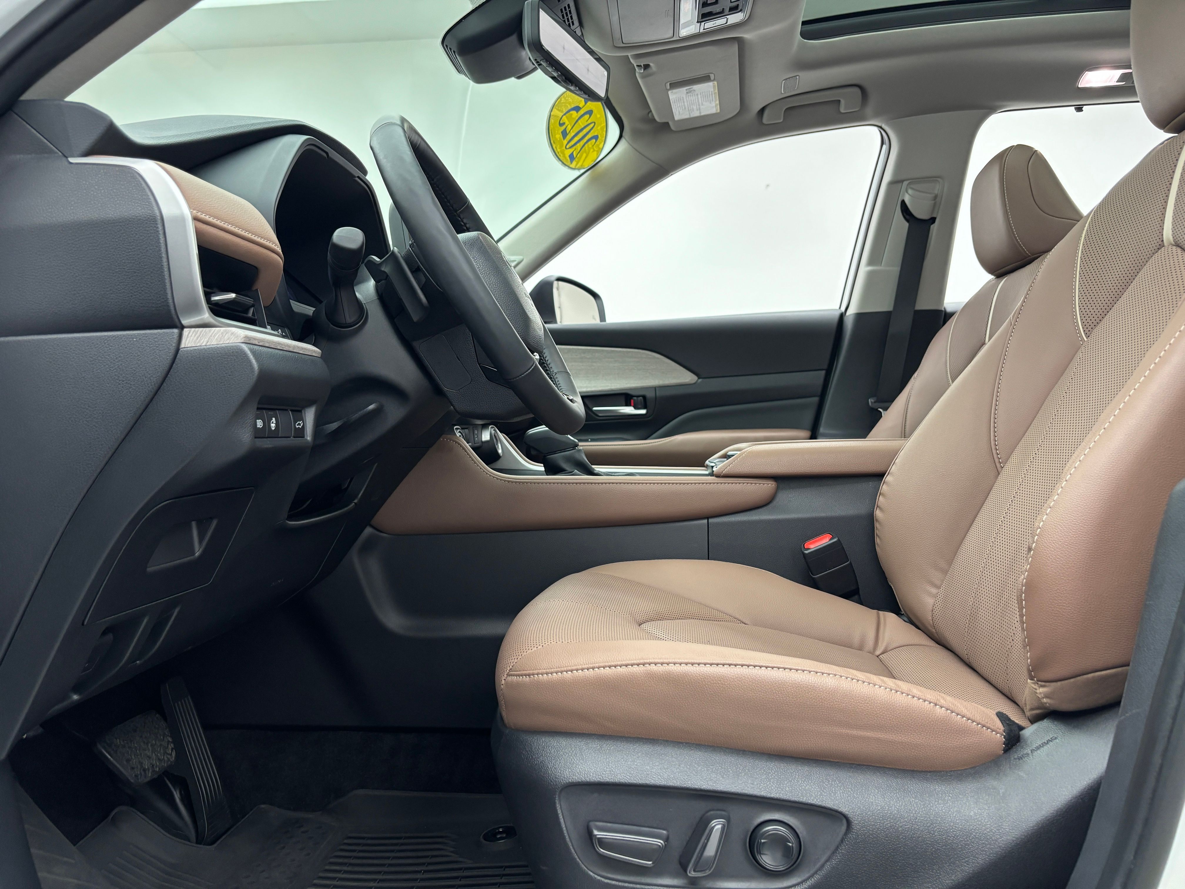 Used 2025 Pearl Toyota Platinum image 20