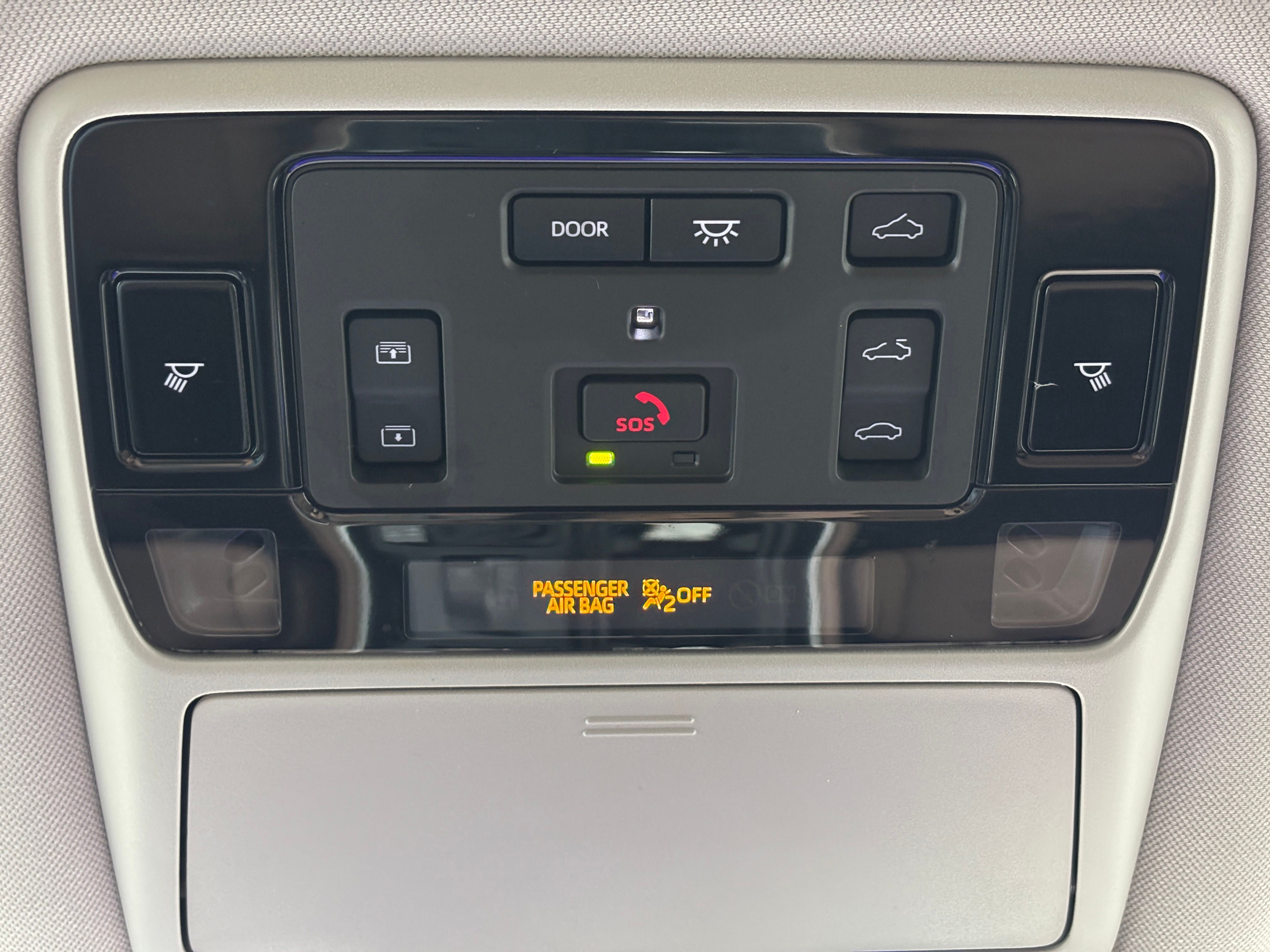 Used 2025 Pearl Toyota Platinum image 27