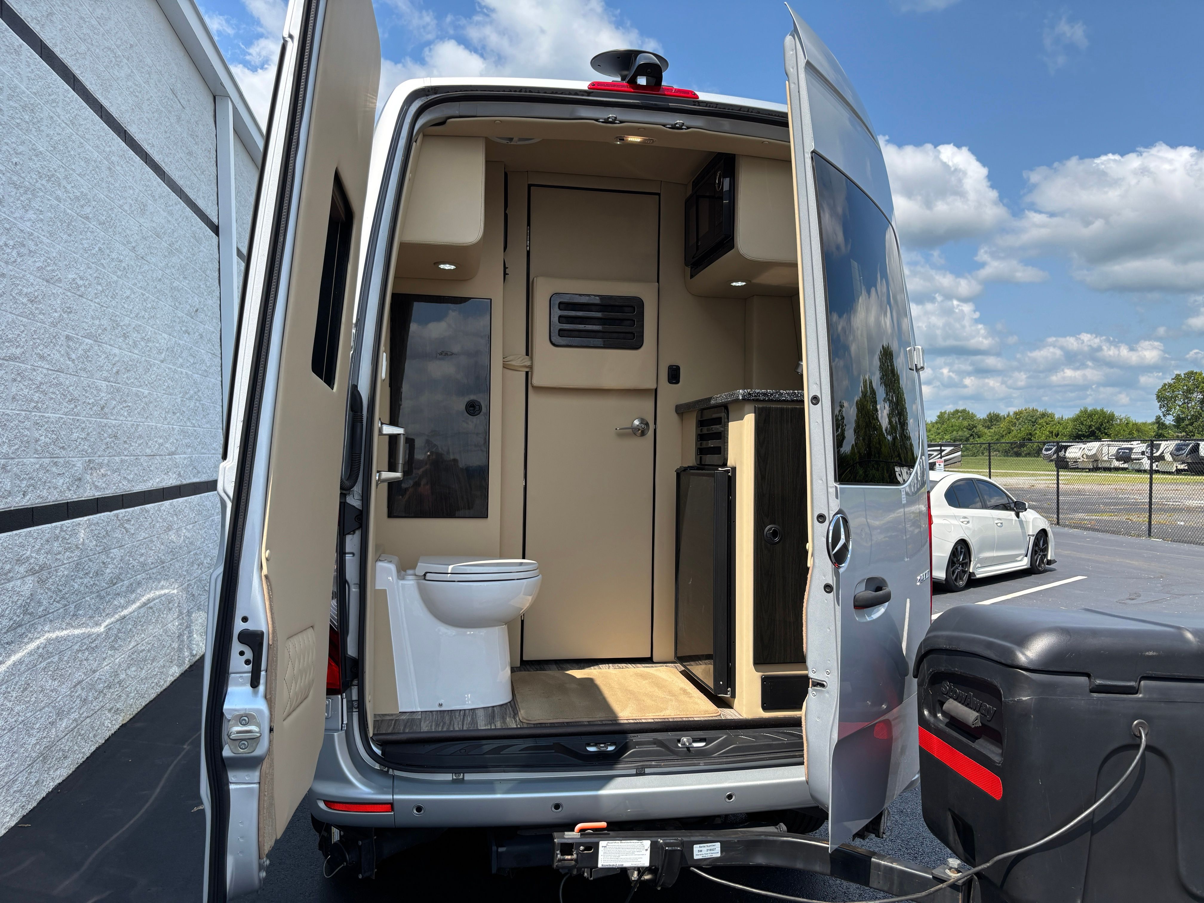 Used 2021 Silver Mercedes-Benz Midwest Luxe Cruiser image 14