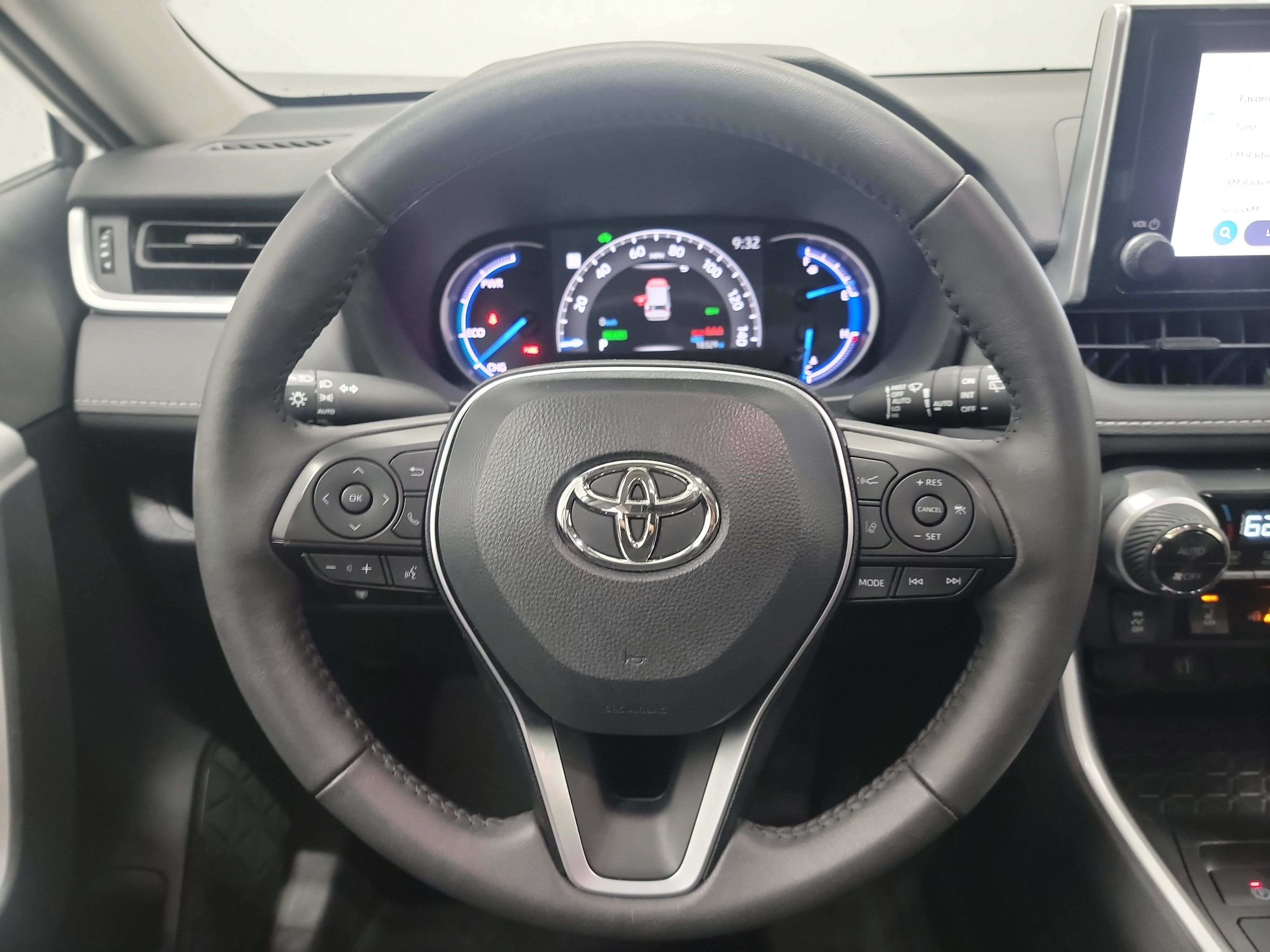 2024 Toyota RAV4 Hybrid XLE photo
