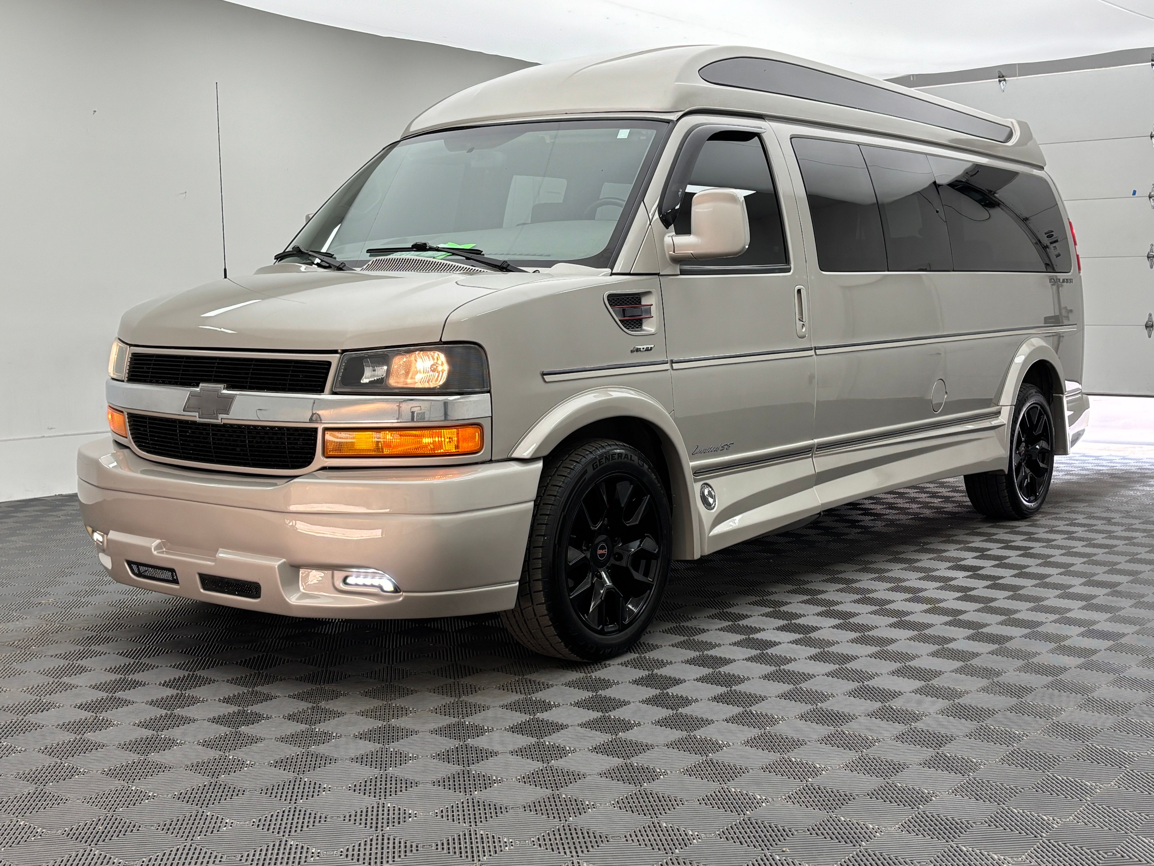 Used 2023 Silver Chevrolet Explorer Limited SE image 14