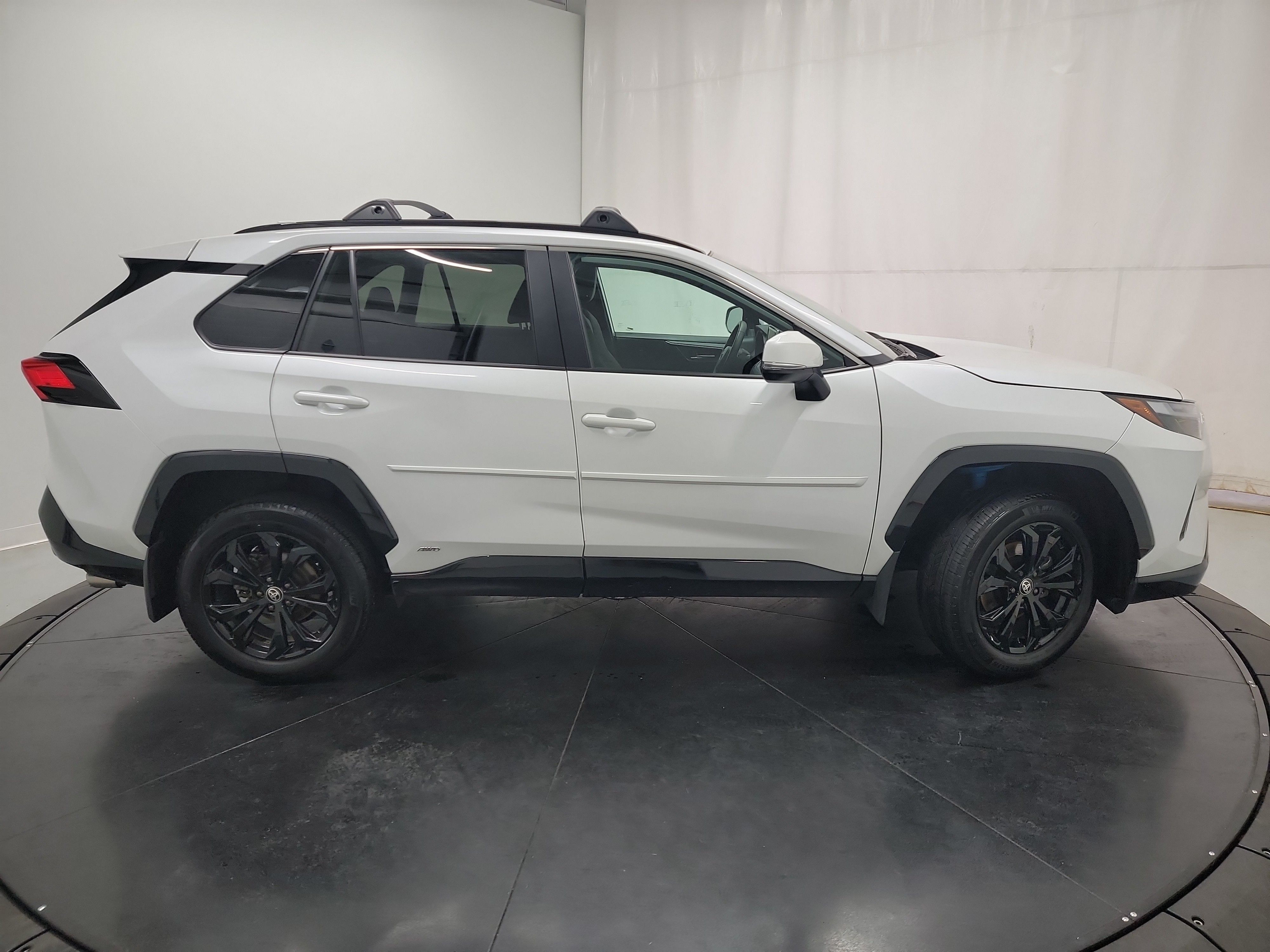 2023 Toyota RAV4 Hybrid SE photo
