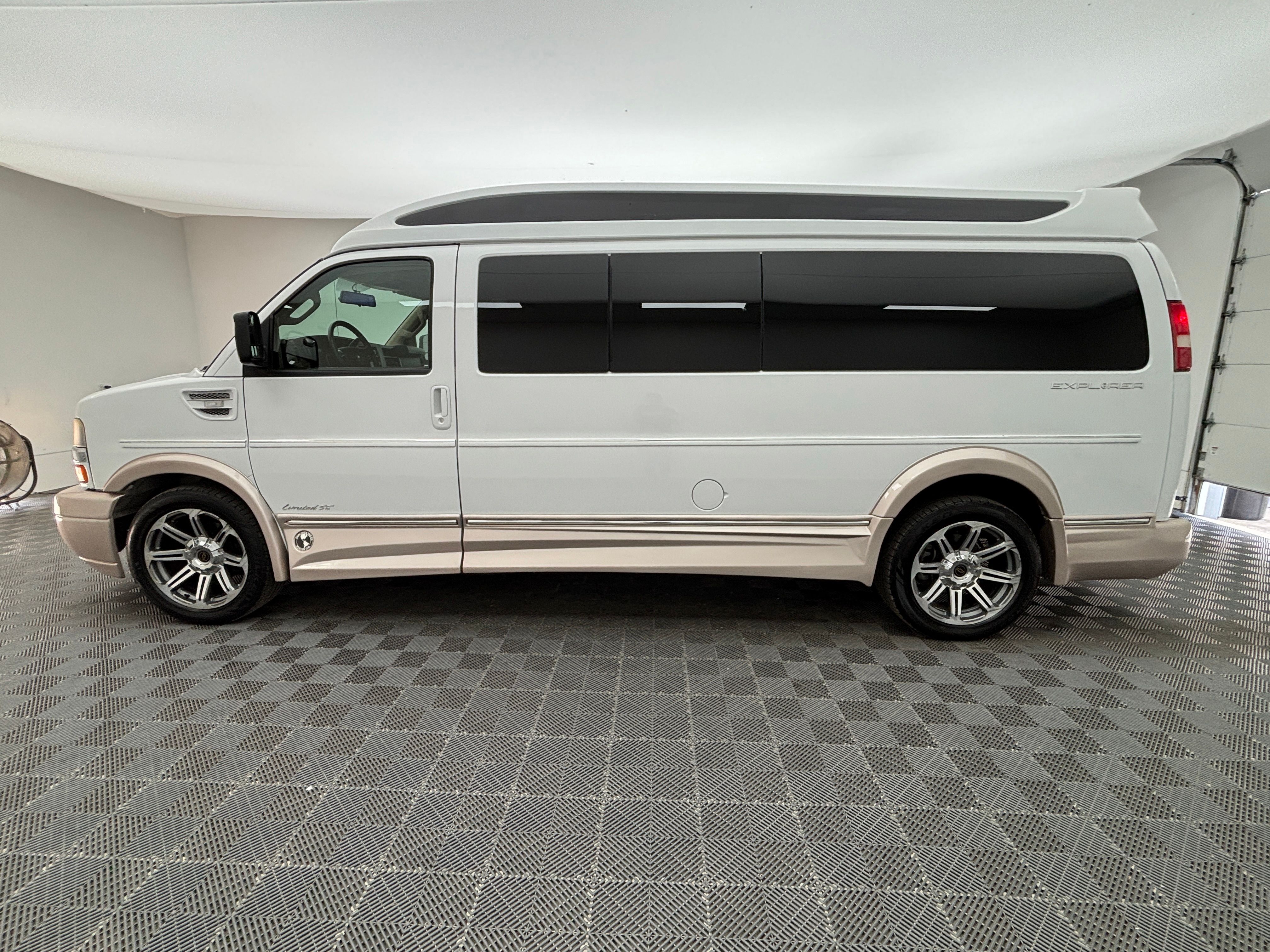 Used 2017 Summit White Chevrolet Explorer Limited SE image 15