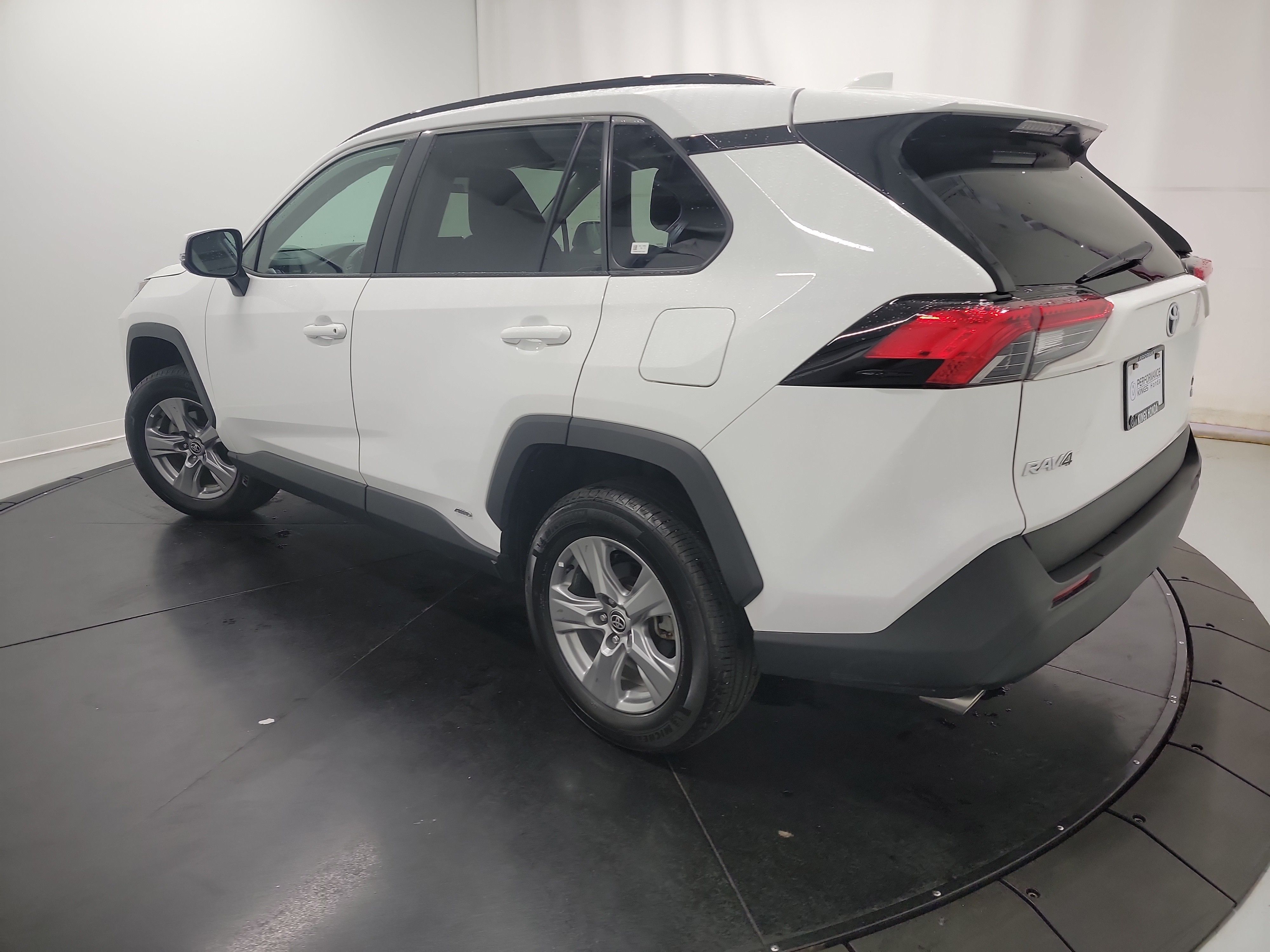 2024 Toyota RAV4 Hybrid XLE photo