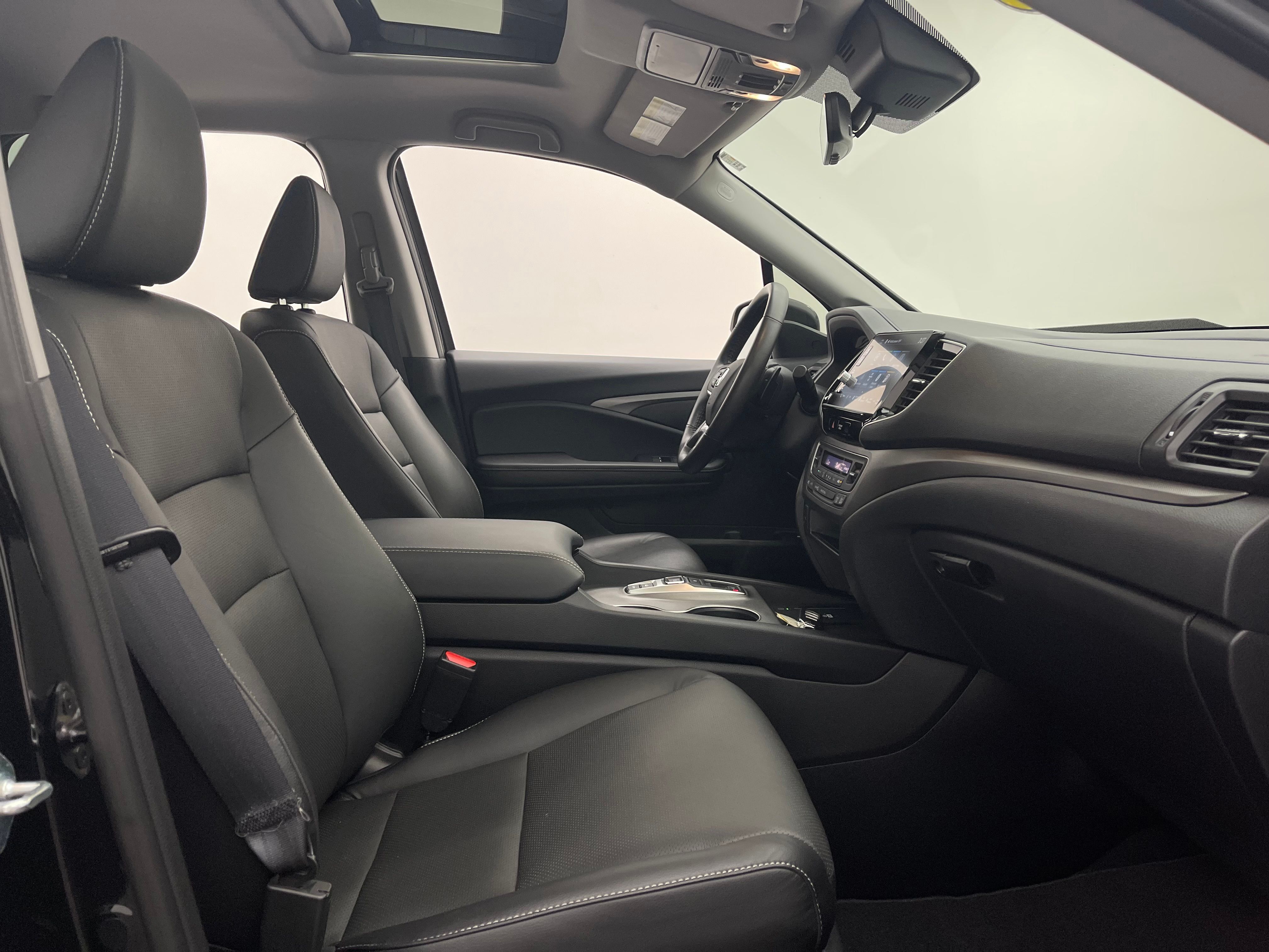 Used 2025 Crystal Black Pearl Honda RTL image 29