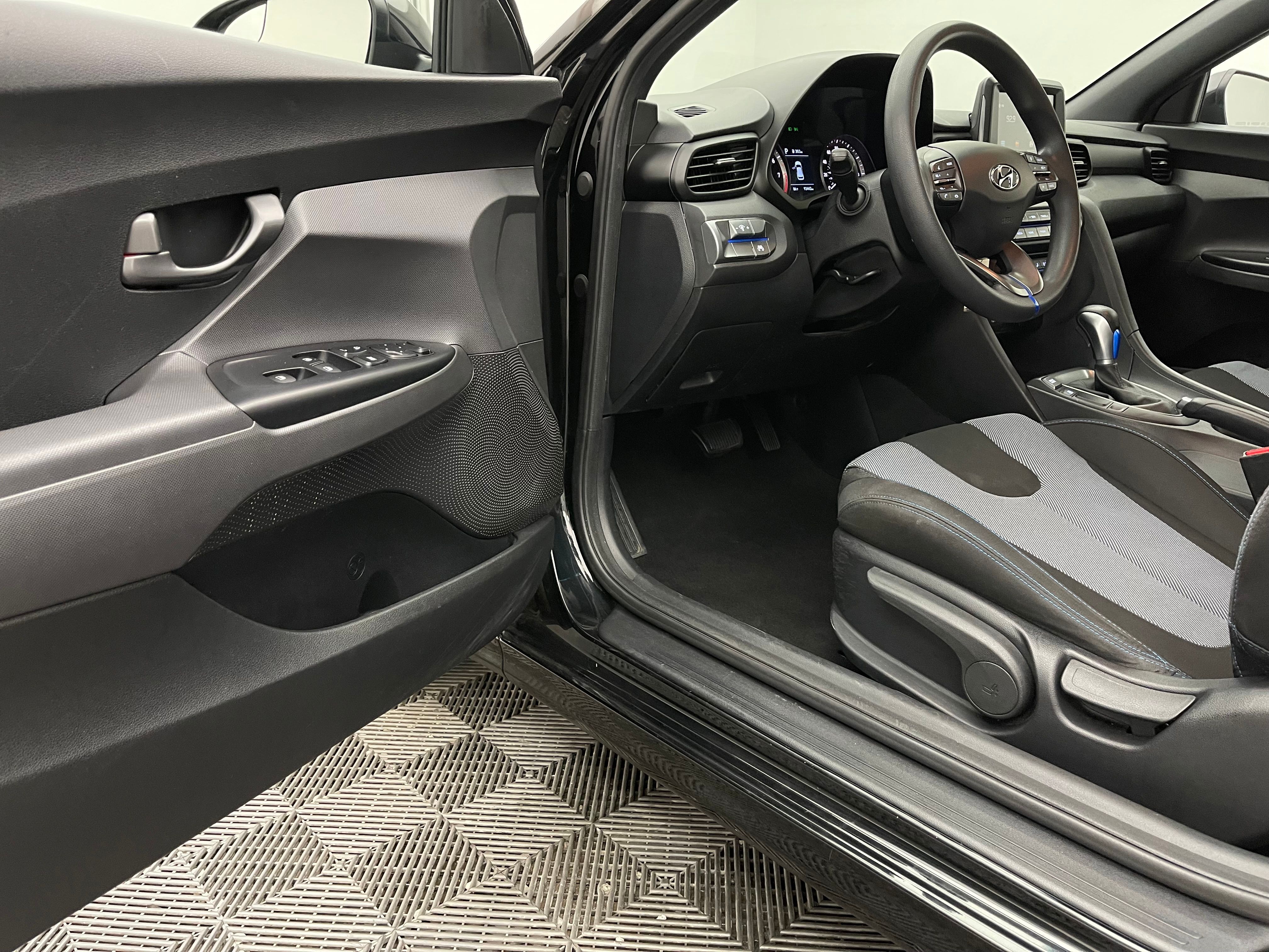 Used 2019 Ultra Black Pearl Hyundai 2.0 image 13