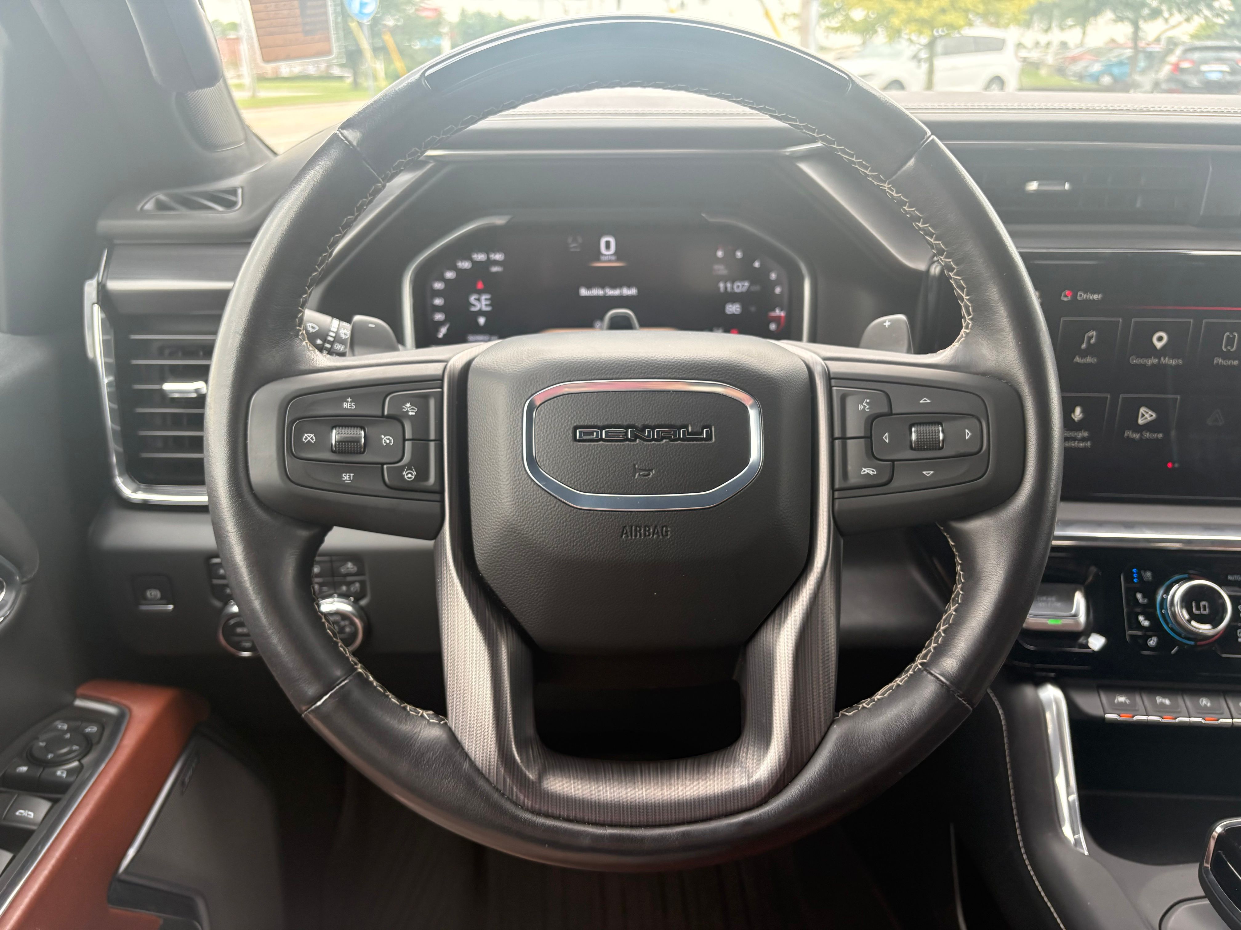 Used 2024 White Frost Tricoat GMC Denali Ultimate image 10