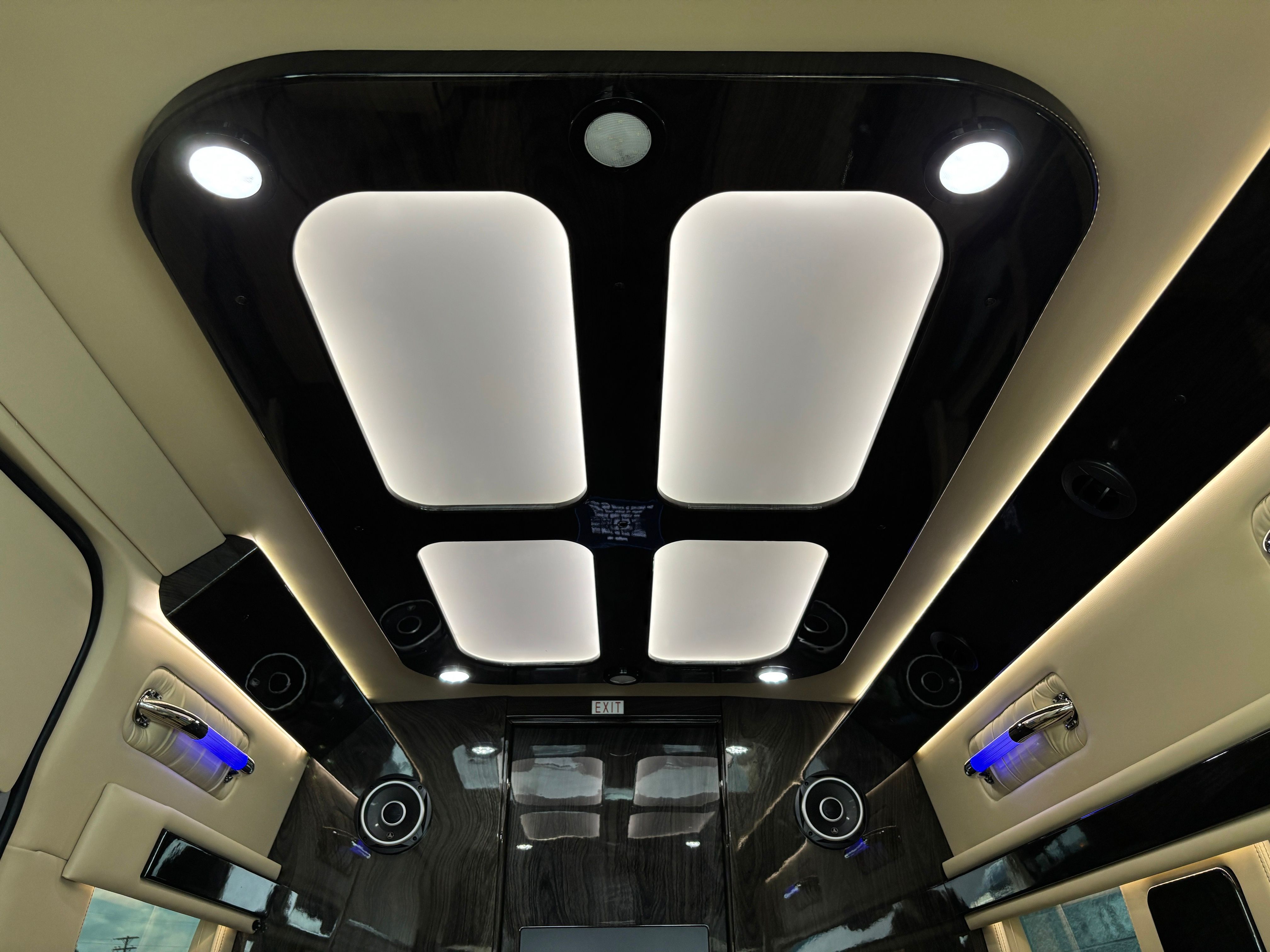 Used 2021 Silver Mercedes-Benz Midwest Luxe Cruiser image 53