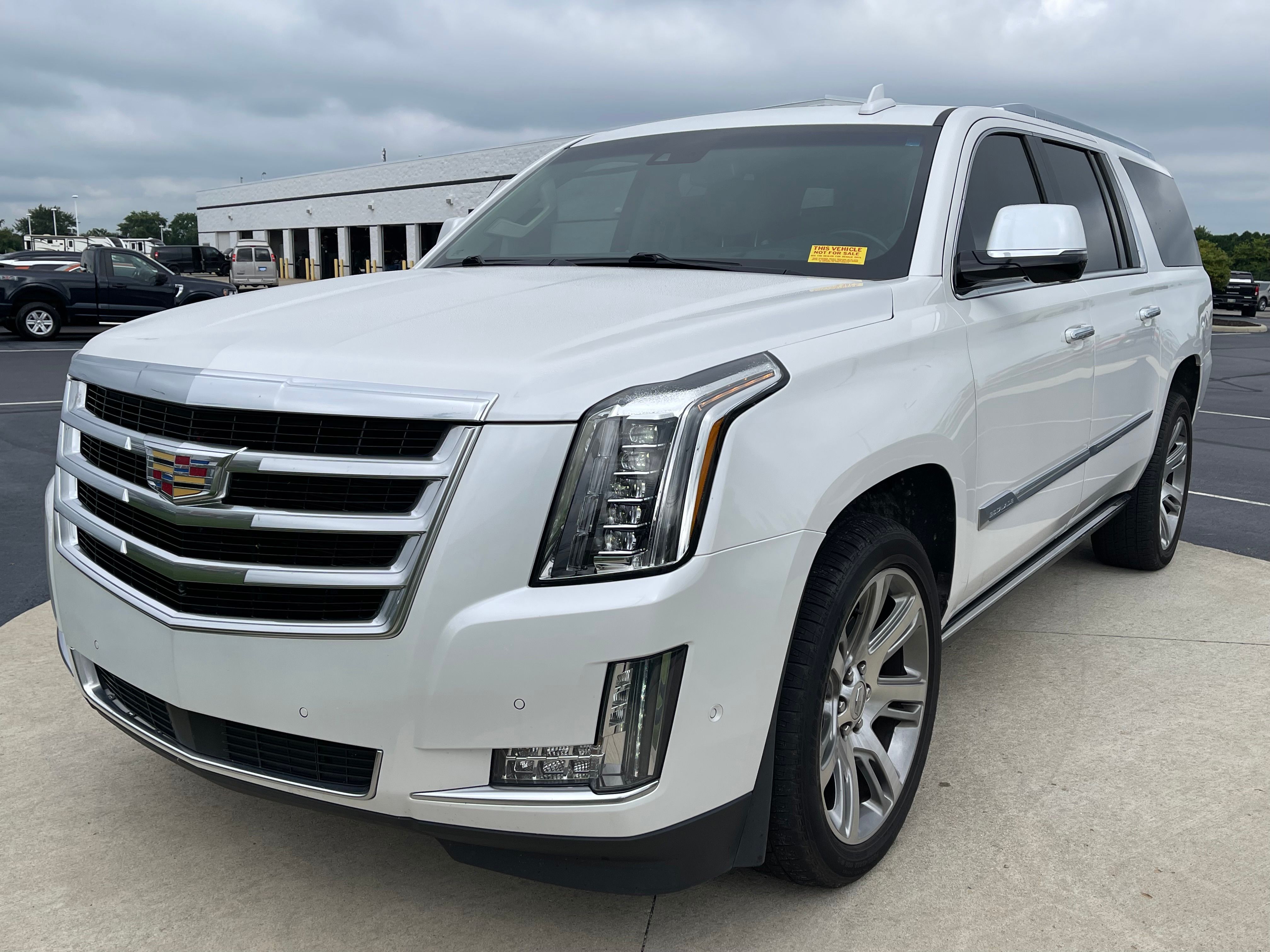 Used 2018 Crystal White Tricoat Cadillac Premium image 3
