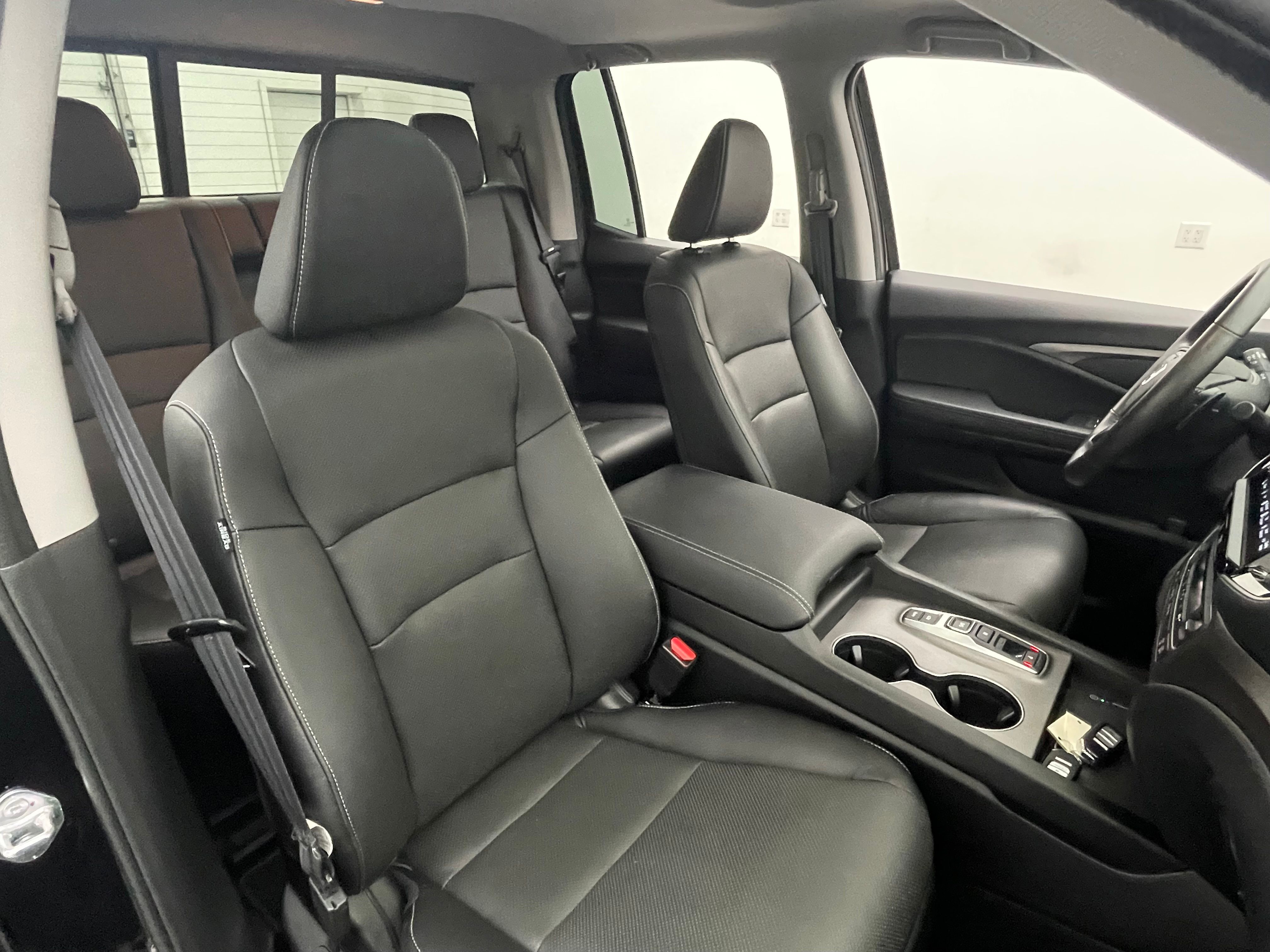 Used 2025 Crystal Black Pearl Honda RTL image 30
