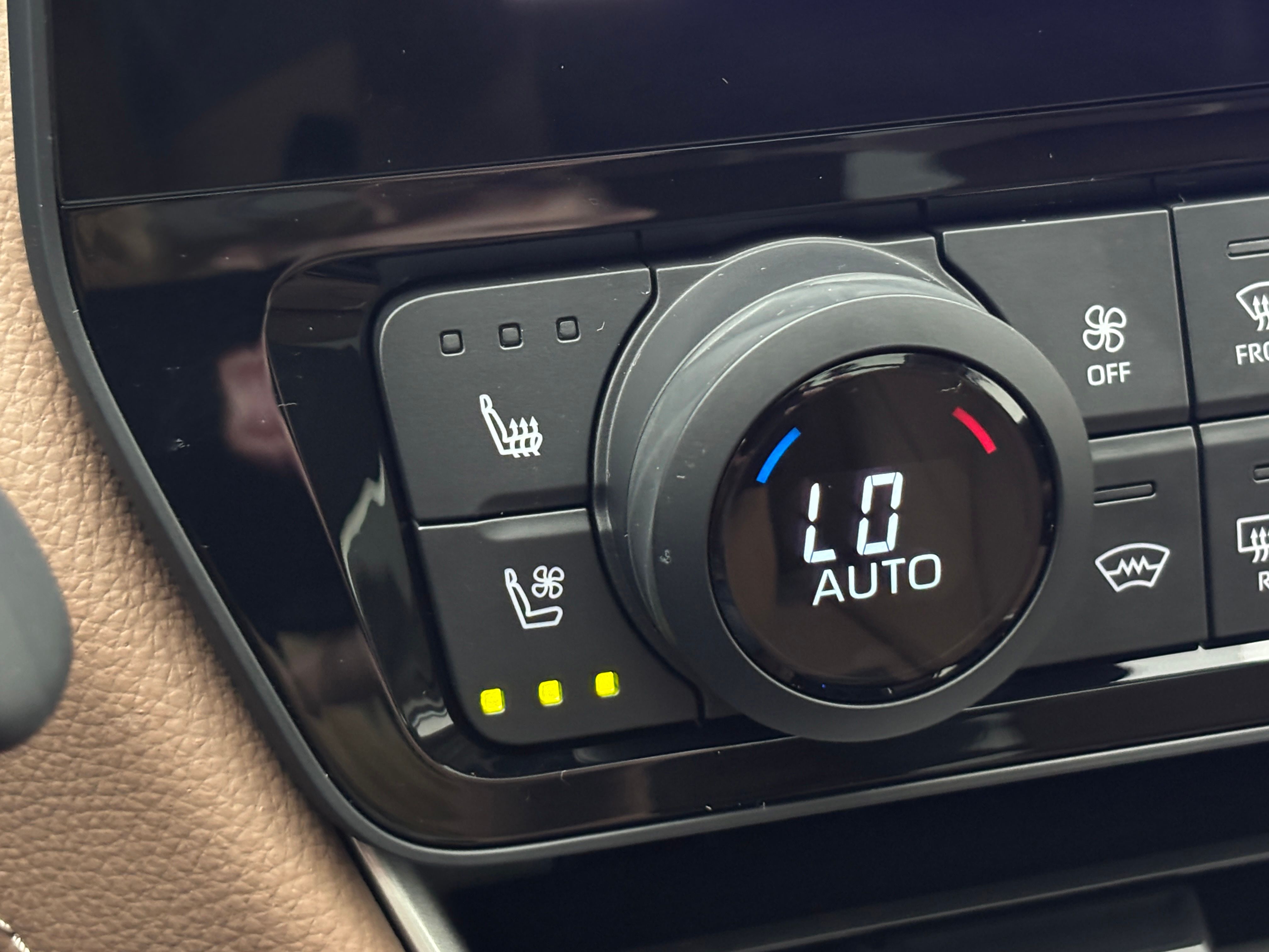 Used 2025 Pearl Toyota Platinum image 6