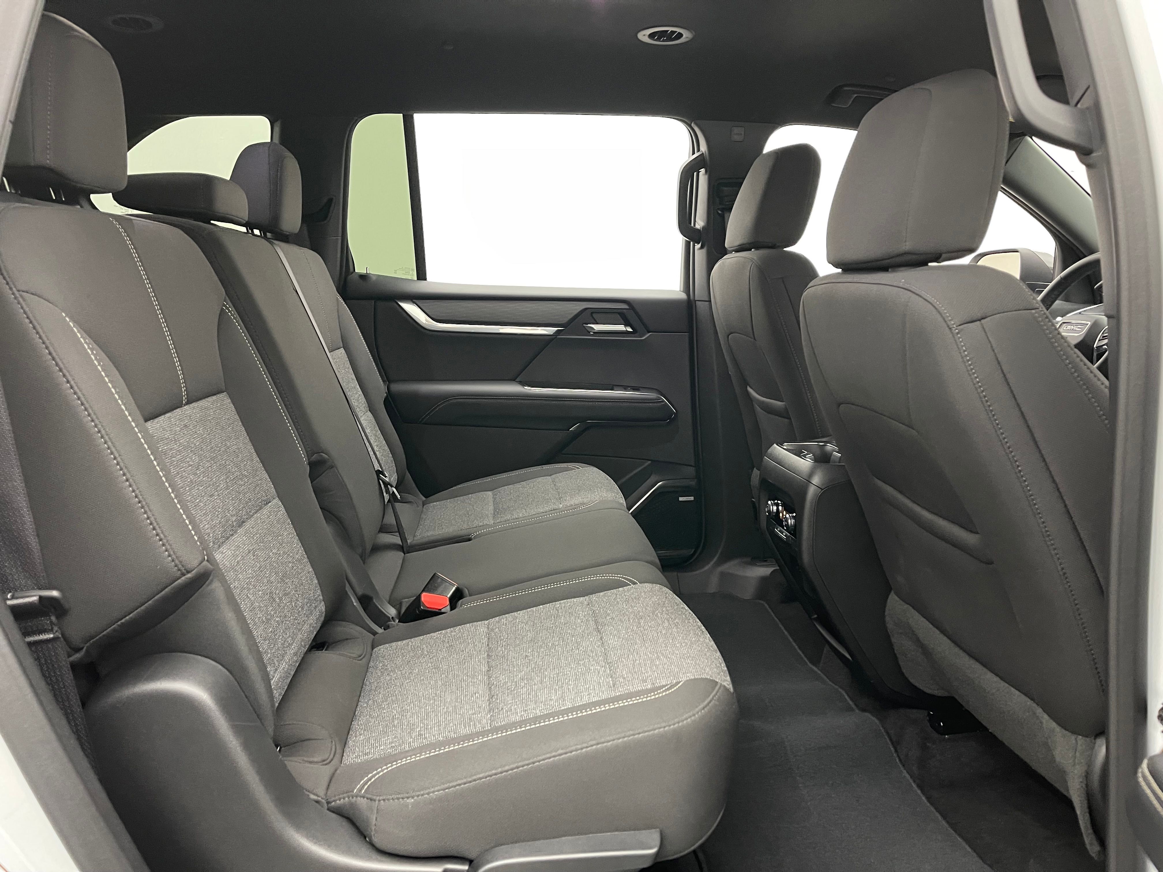 Used 2025 Summit White GMC Elevation image 36