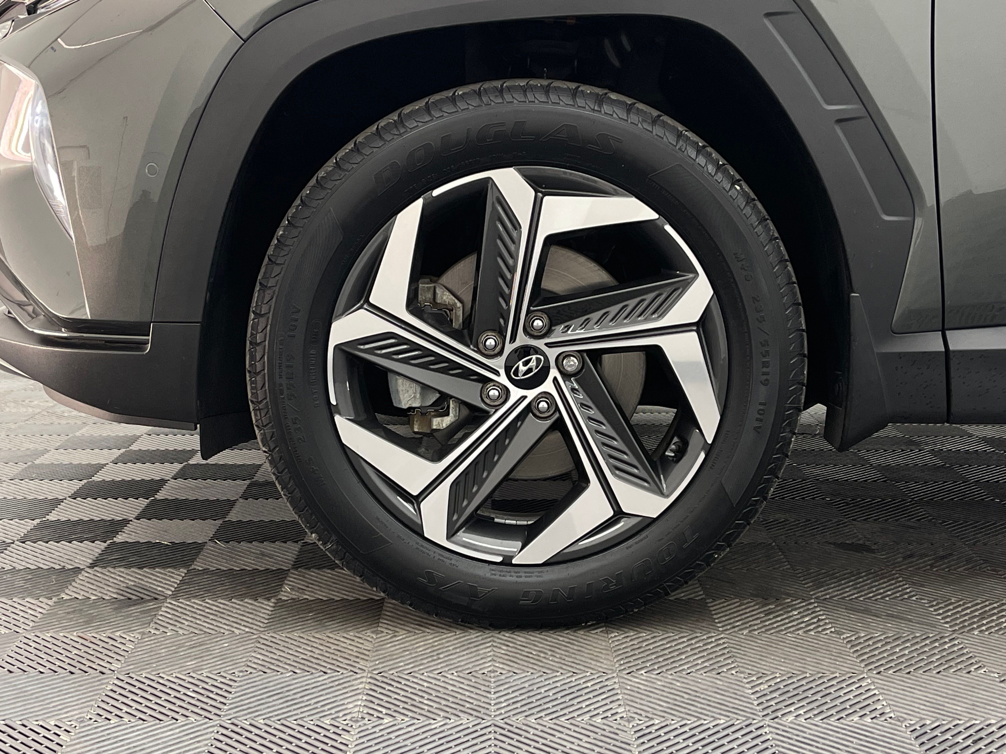 Used 2023 Amazon Gray Hyundai Limited image 15