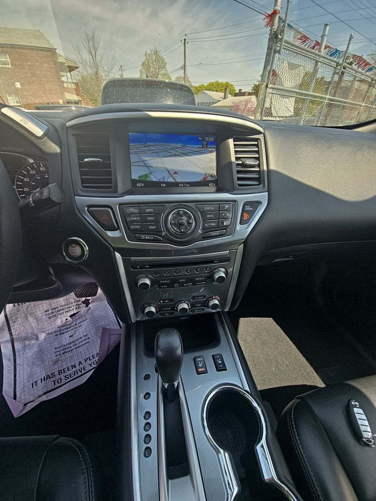 2019 Nissan Pathfinder SL photo