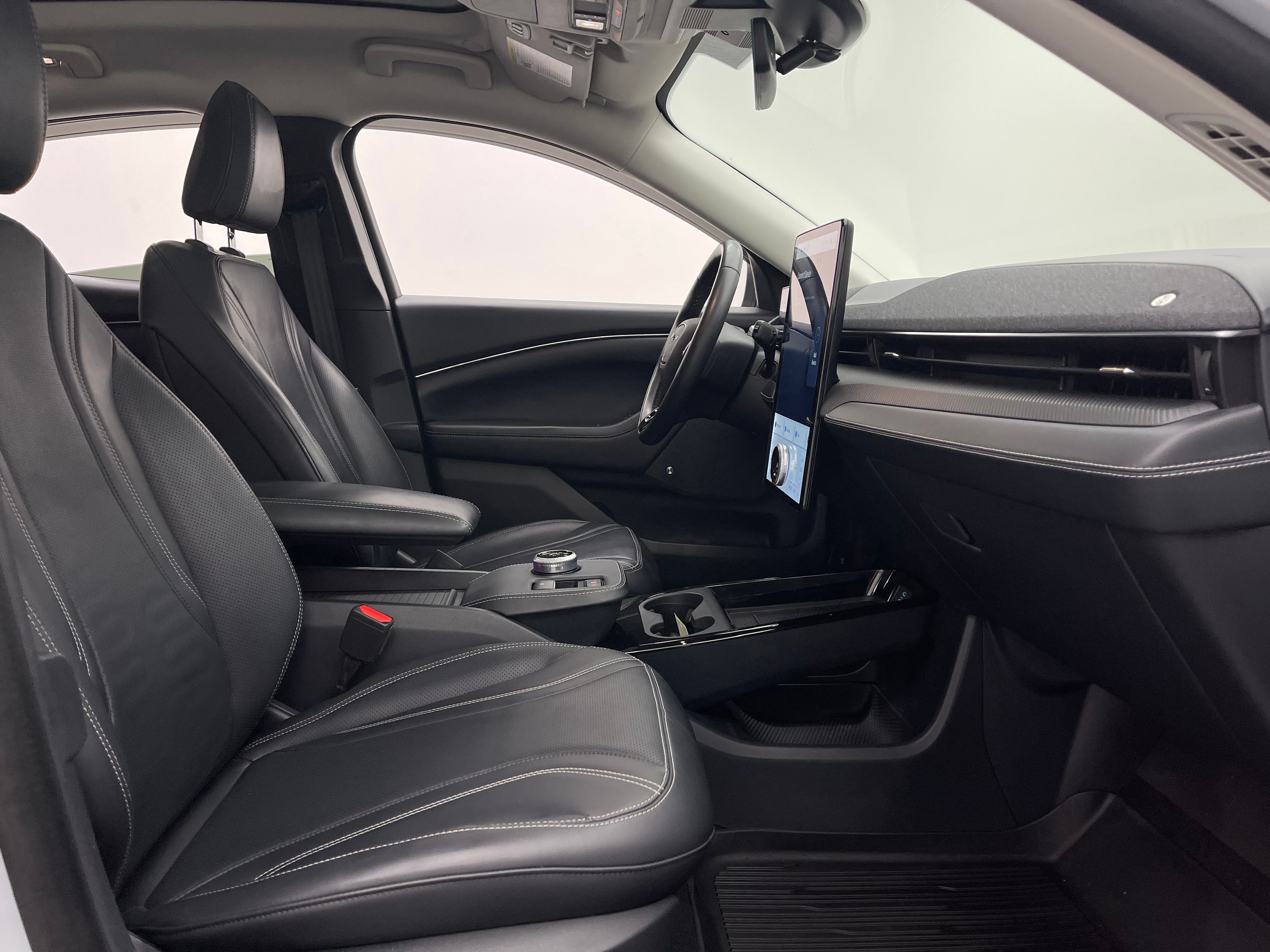 Used 2021 White Metallic Ford Premium image 34
