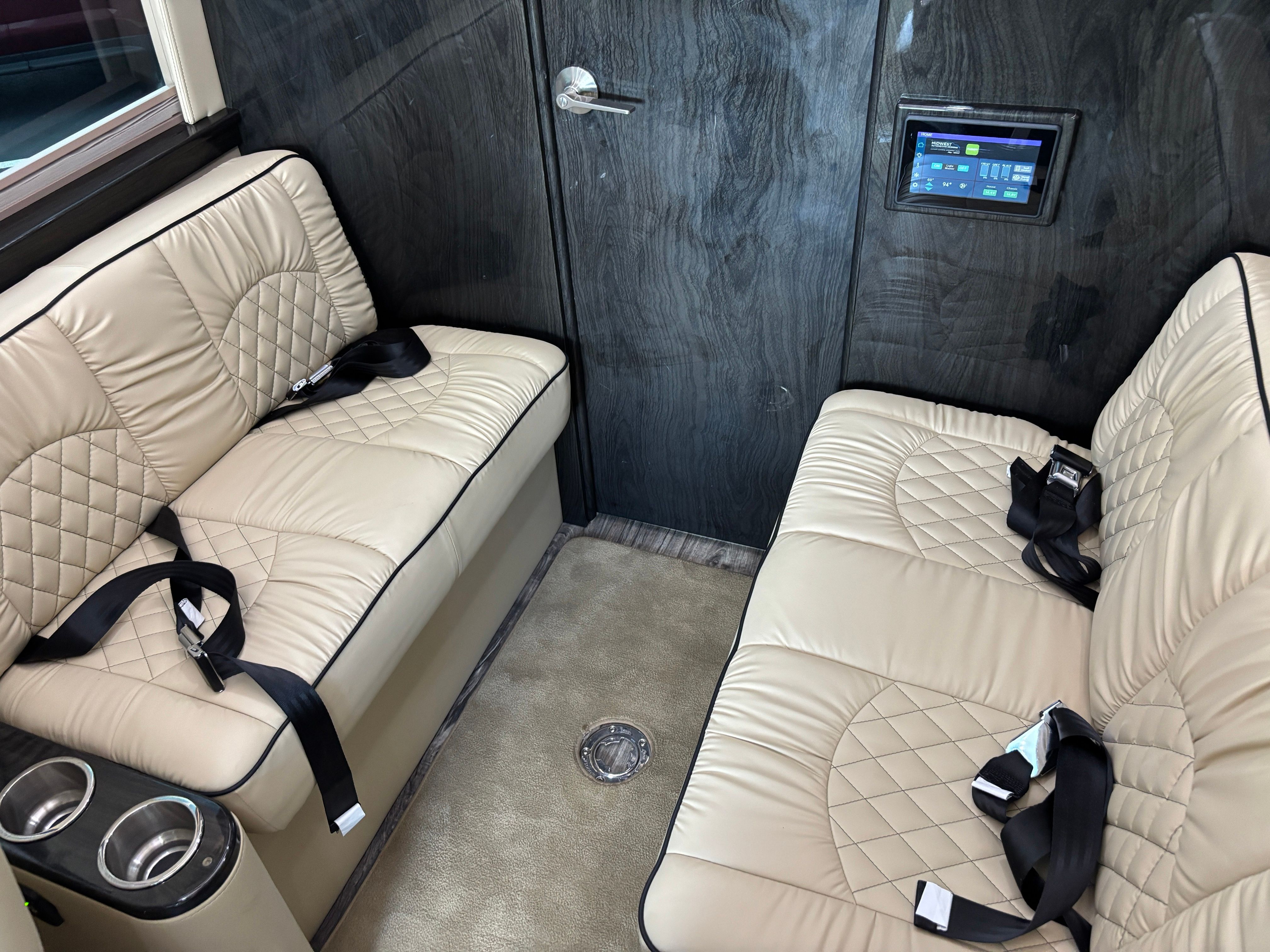 Used 2021 Silver Mercedes-Benz Midwest Luxe Cruiser image 44
