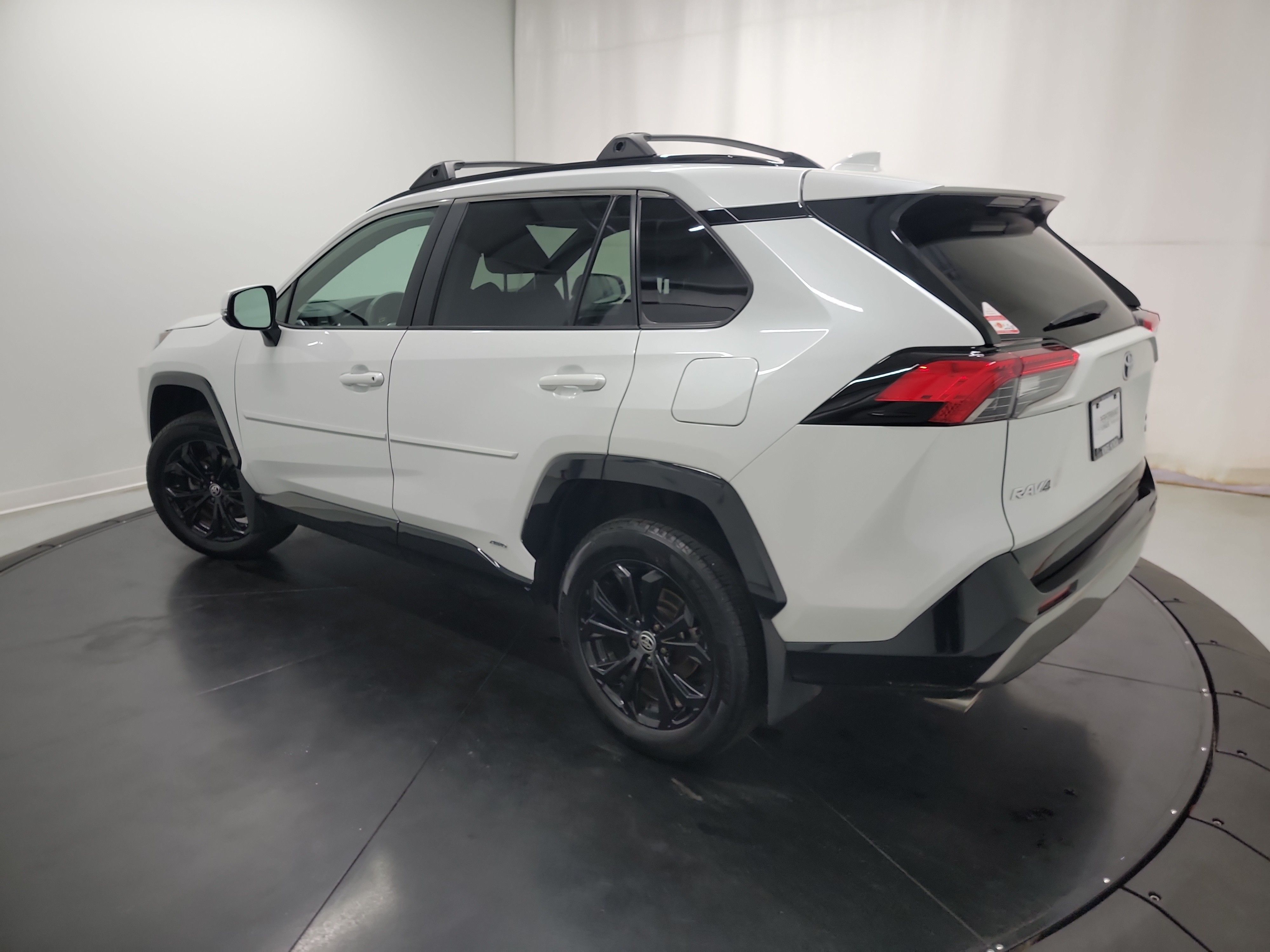 2023 Toyota RAV4 Hybrid SE photo