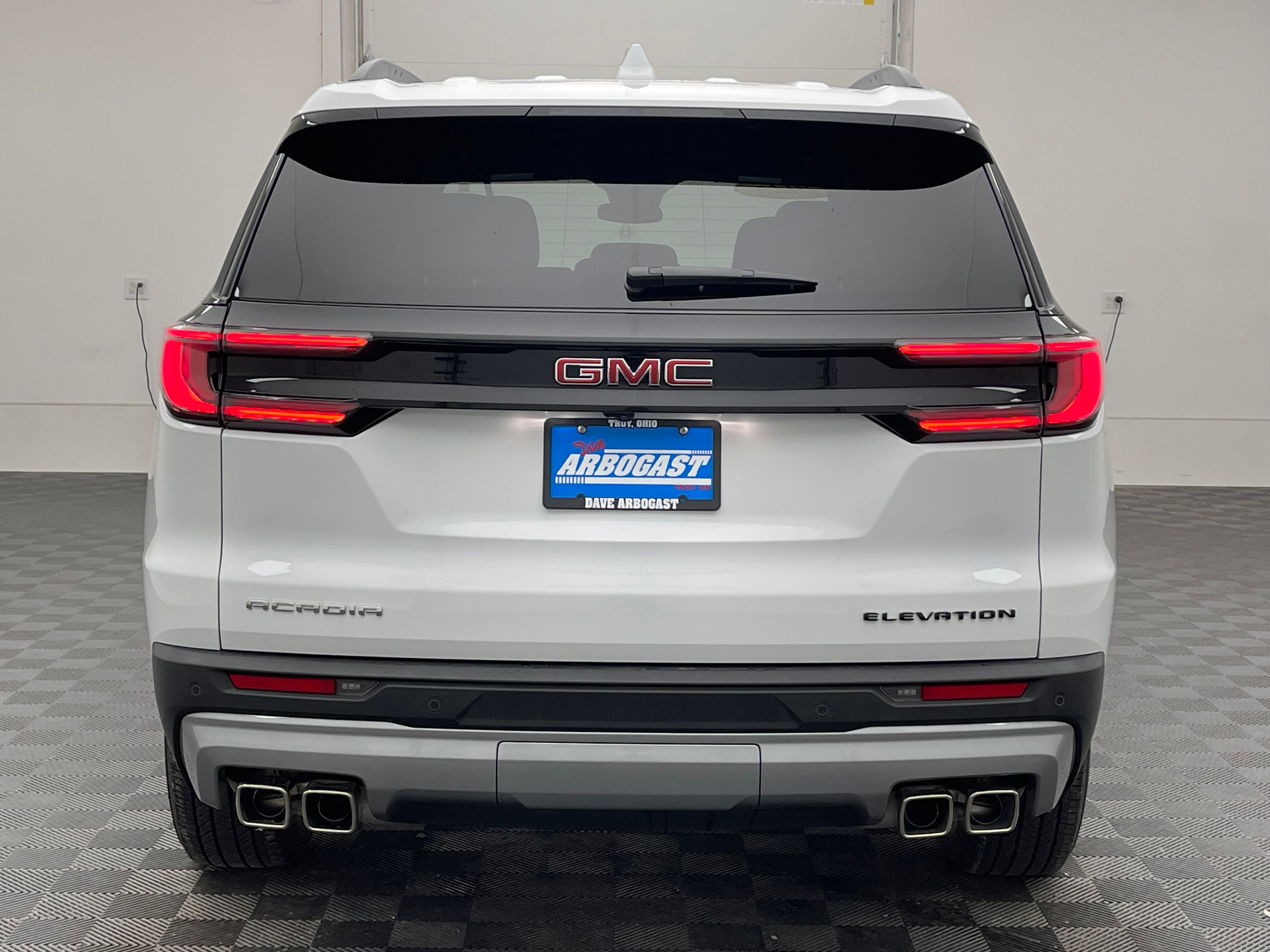 Used 2025 Summit White GMC Elevation image 8