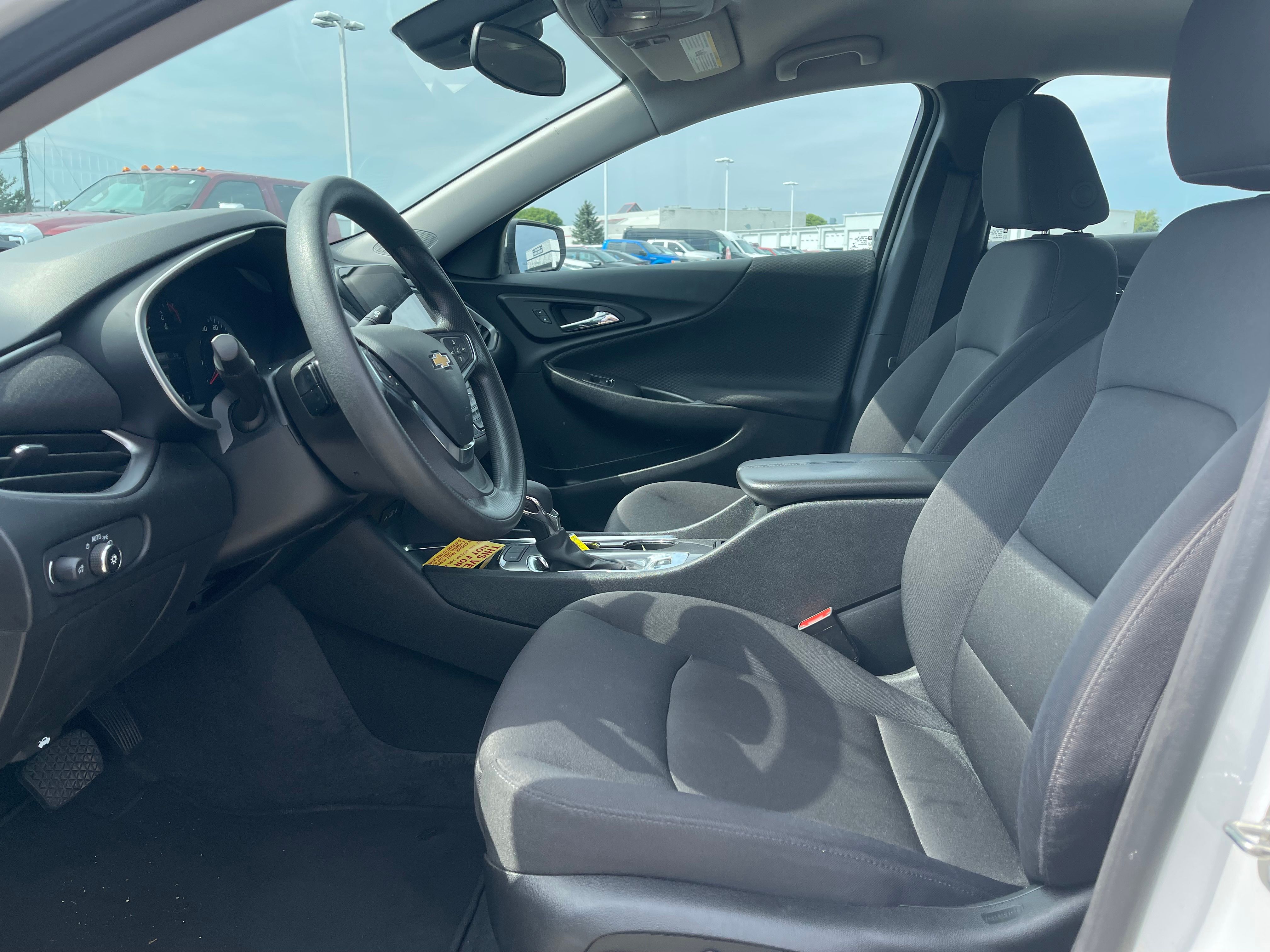 Used 2025 Summit White Chevrolet LT image 14