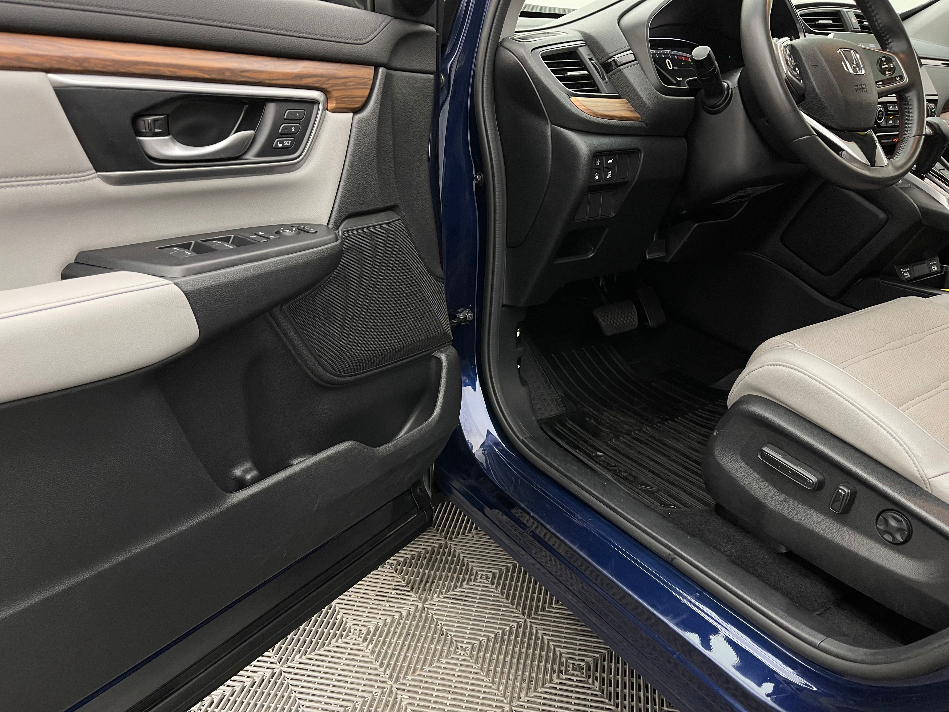 Used 2022 Obsidian Blue Pearl Honda EX-L image 16