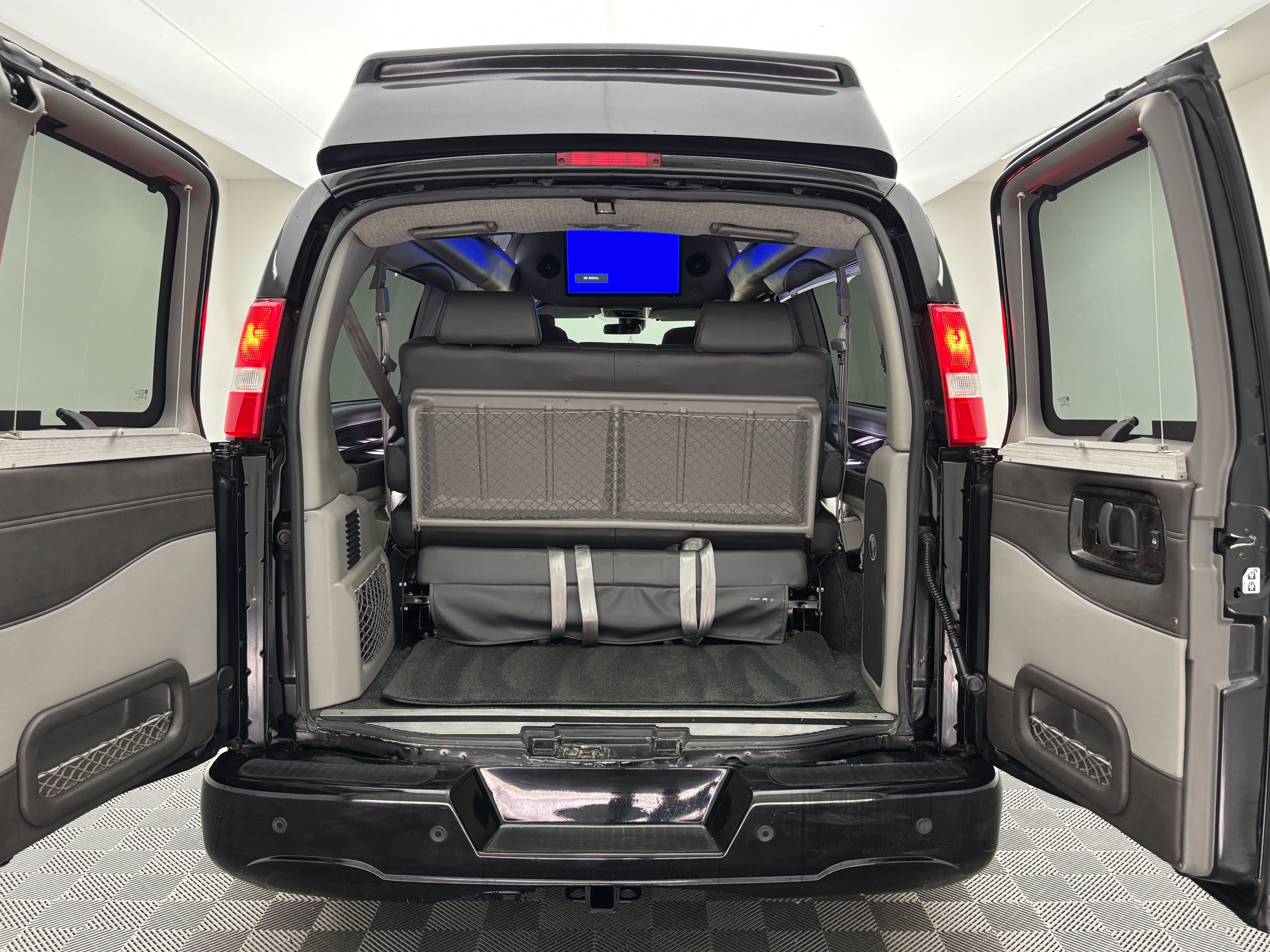 Used 2020 Onyx Black GMC Explorer Limited SE image 10