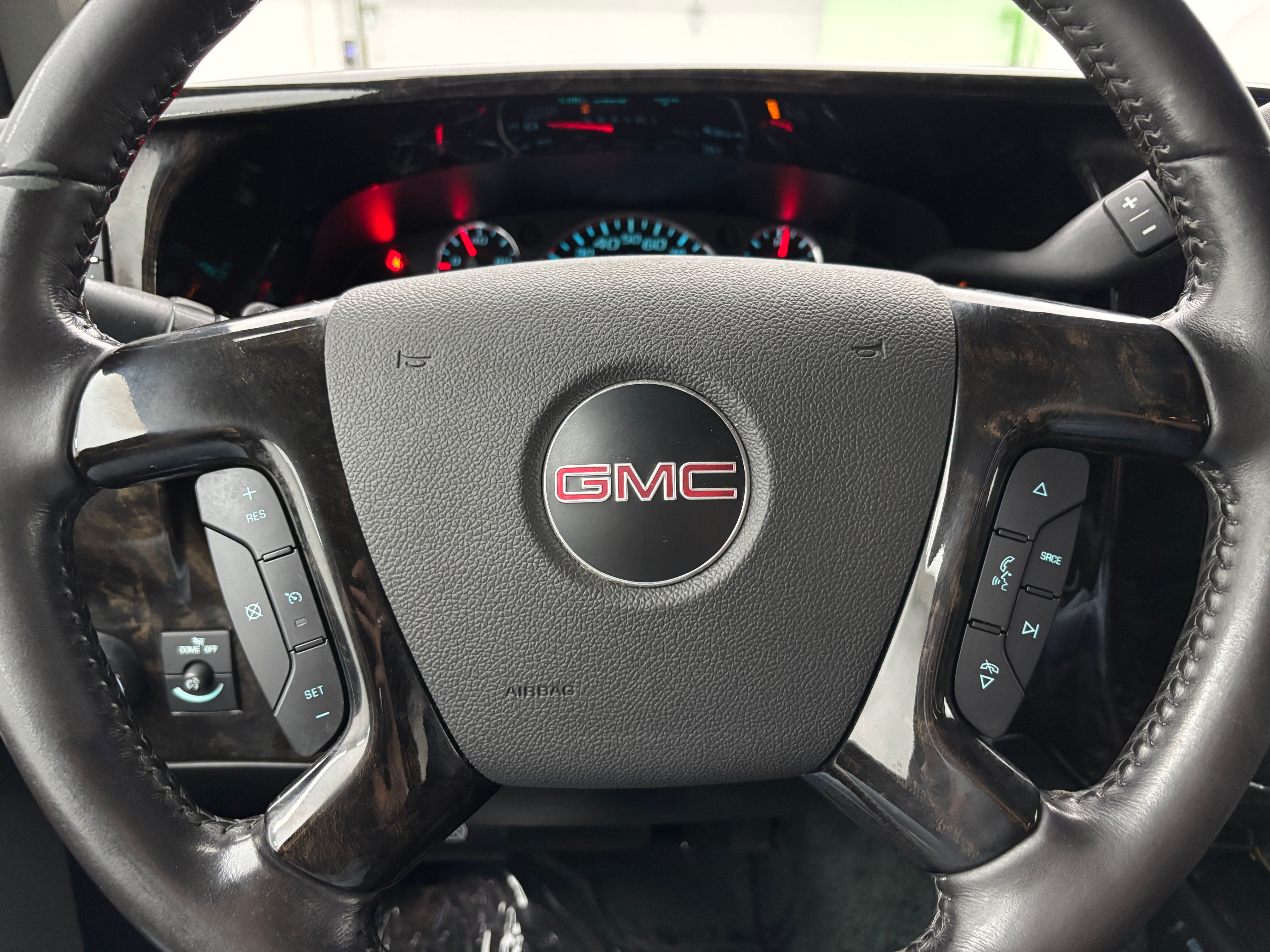 Used 2020 Onyx Black GMC Explorer Limited SE image 29
