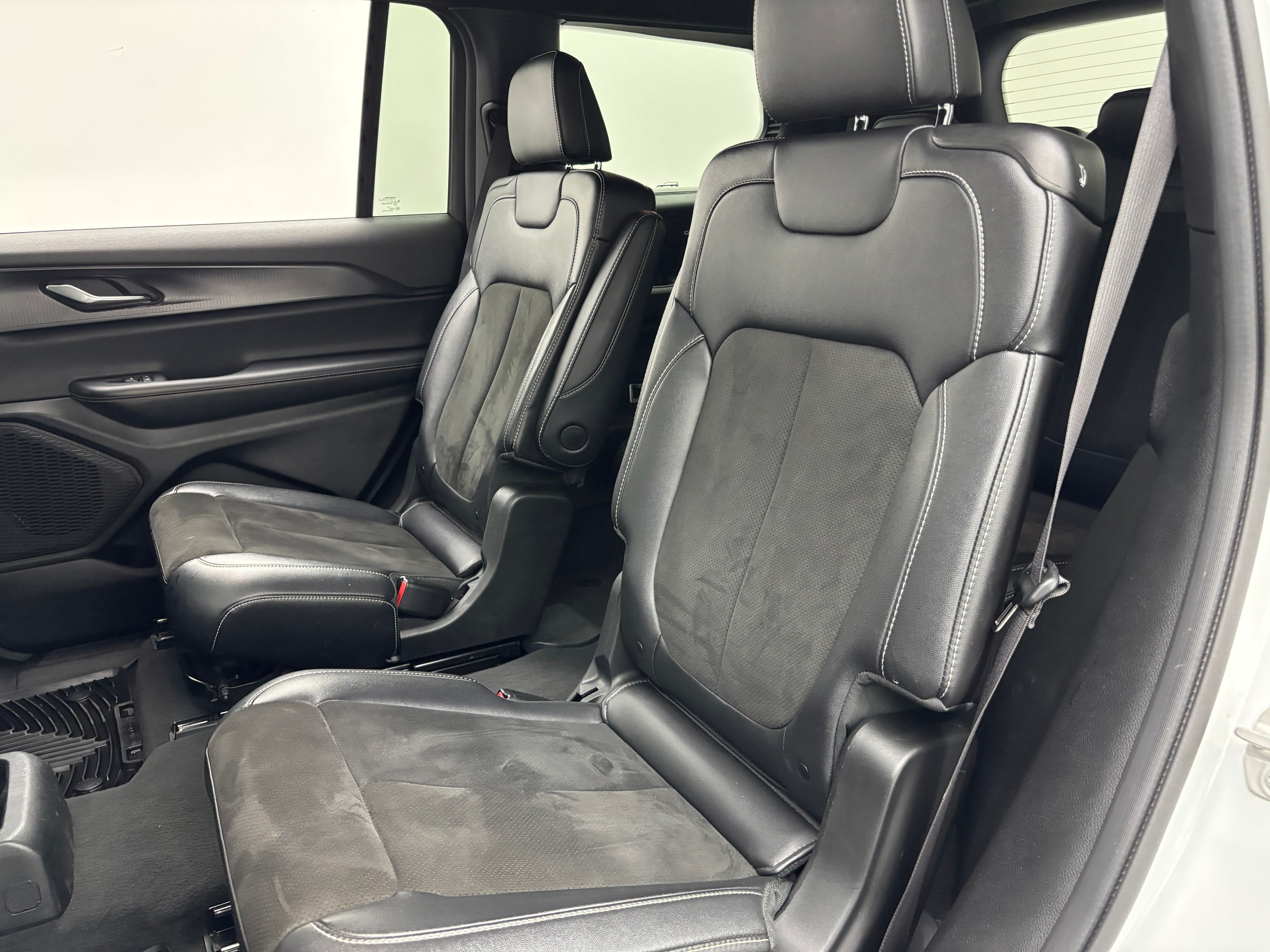 Used 2023 Bright White Clearcoat Jeep Altitude X image 43