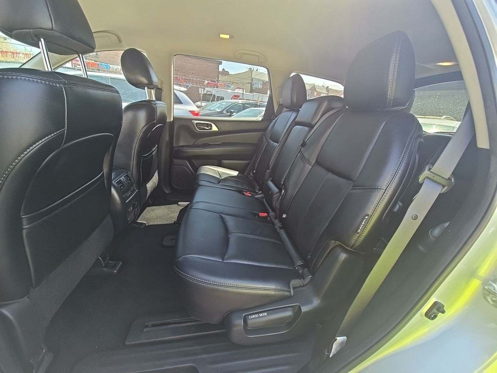 2019 Nissan Pathfinder SL photo