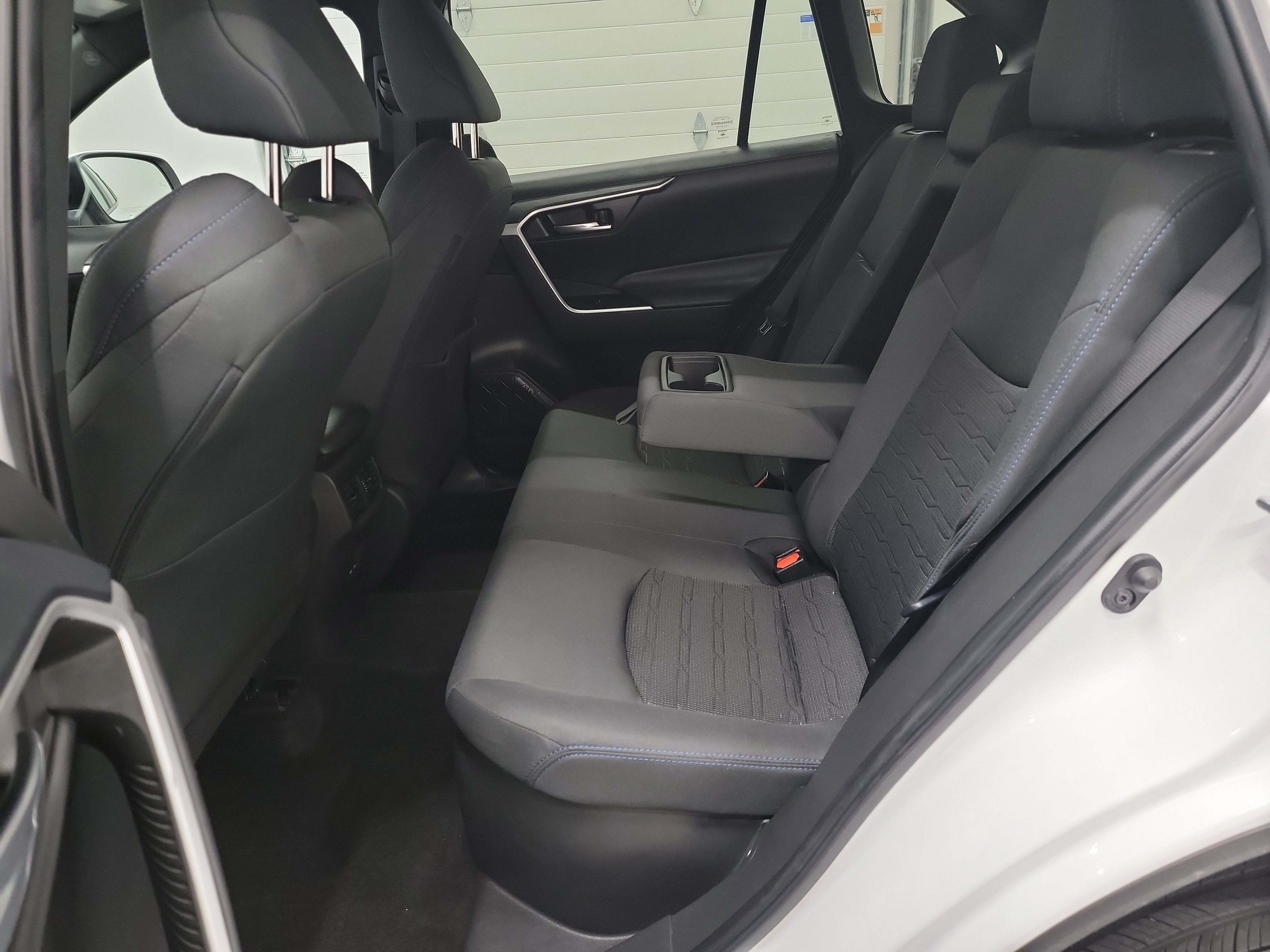 2023 Toyota RAV4 Hybrid SE photo