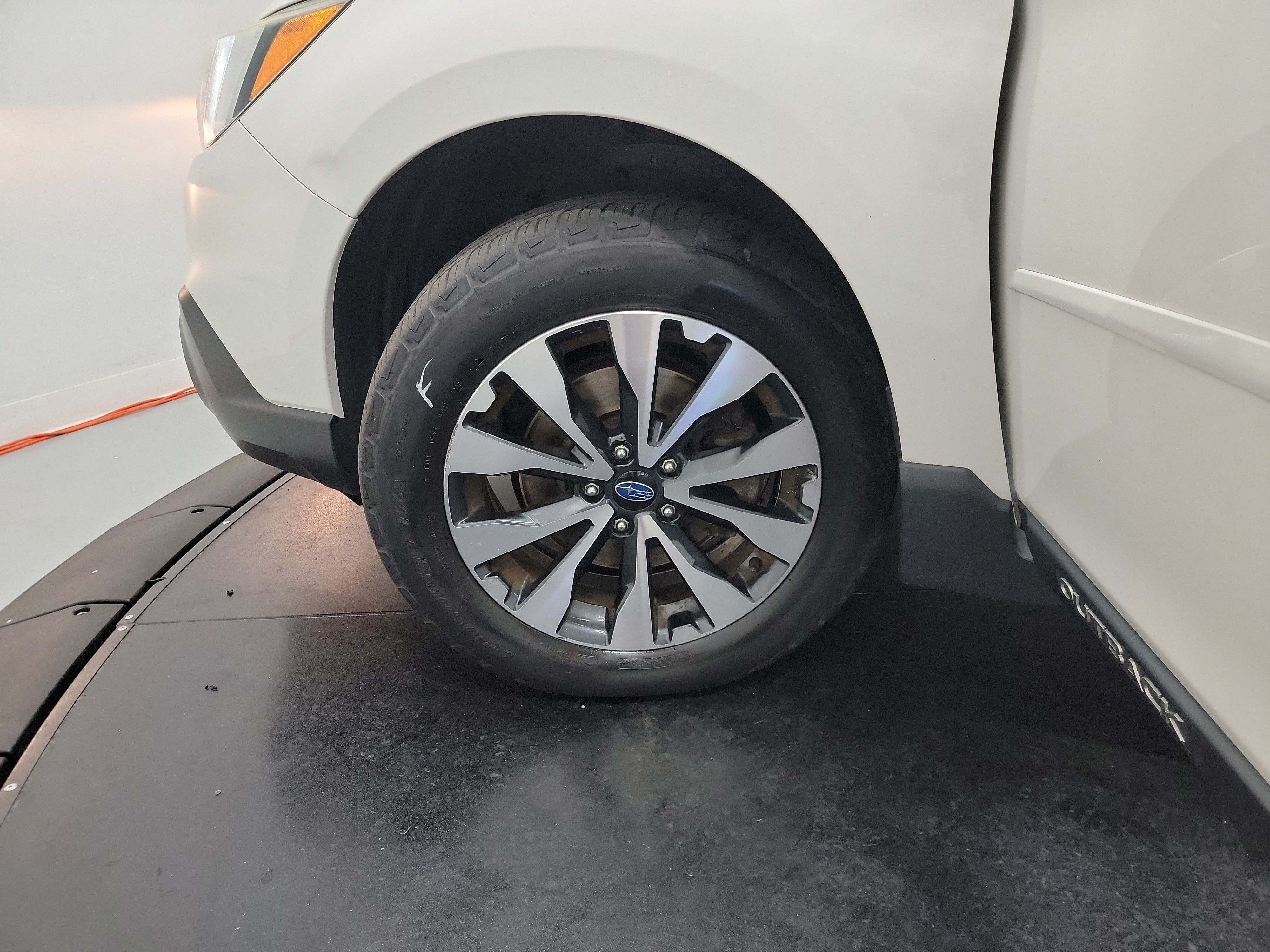 2015 Subaru Outback 2.5i photo