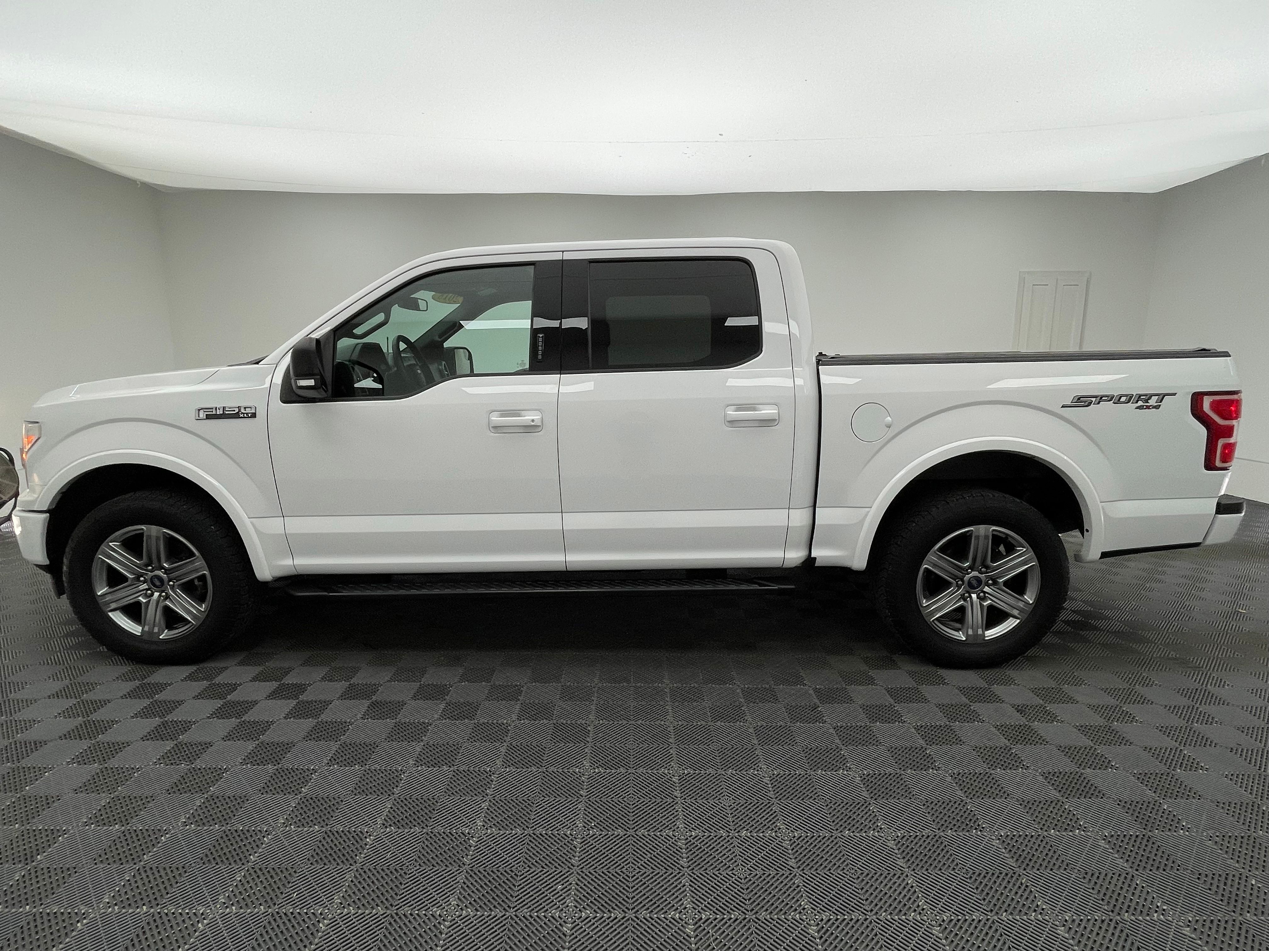 Used 2018 Oxford White Ford XLT image 9