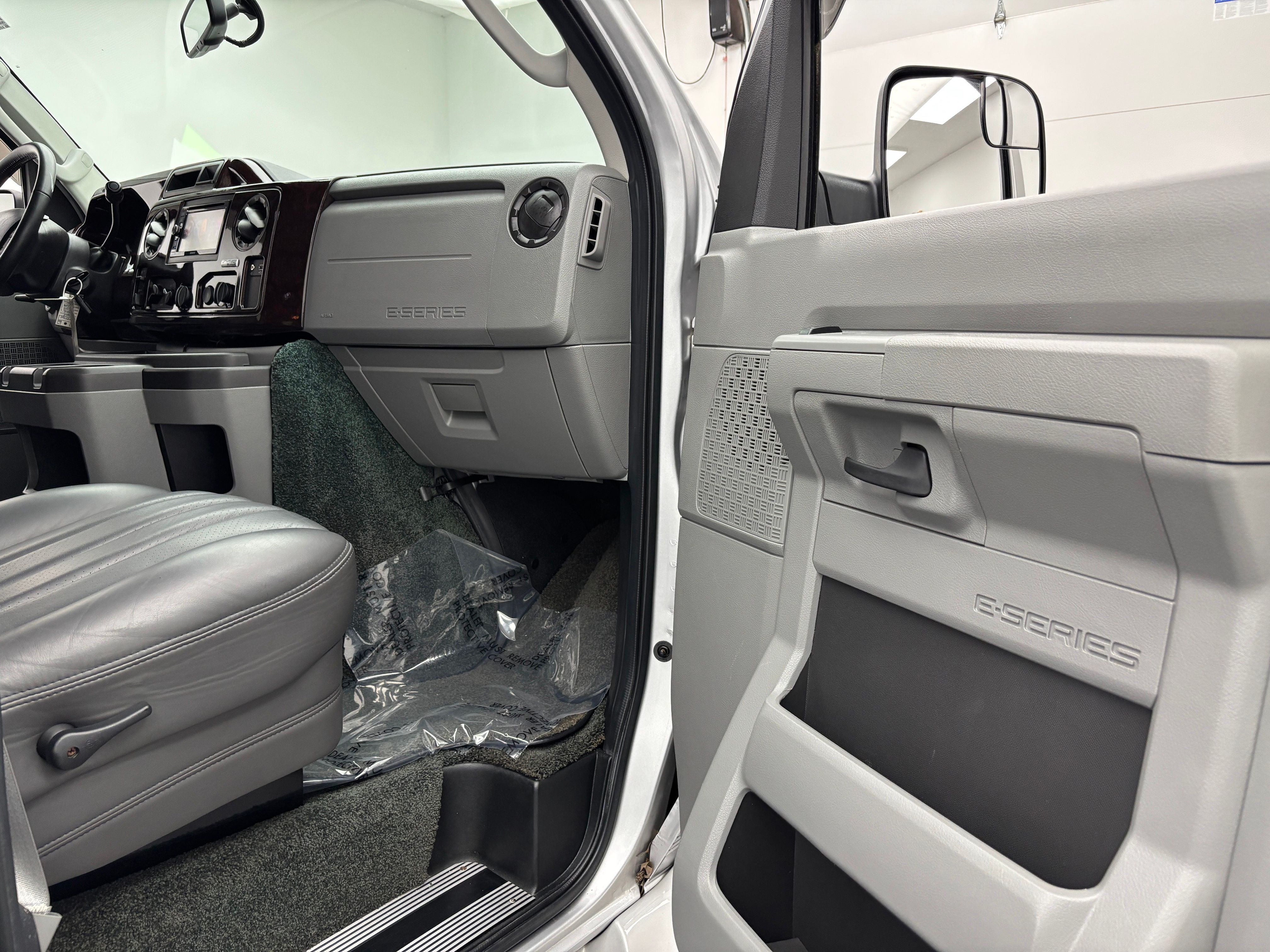 Used 2013 Ingot Silver Ford Explorer Limited SE image 21