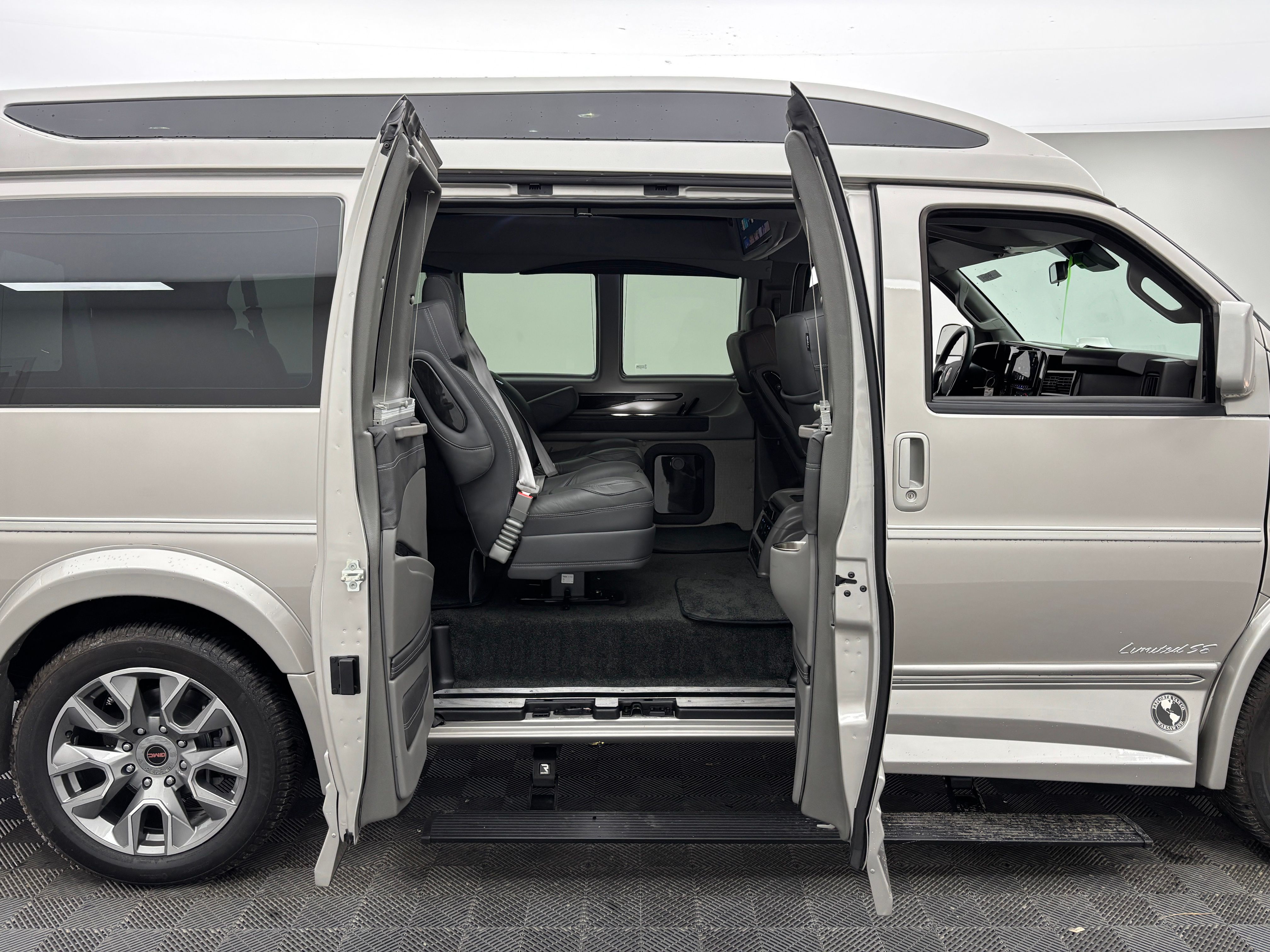 New 2026 Silver Birch Metallic GMC Explorer Limited SE image 7