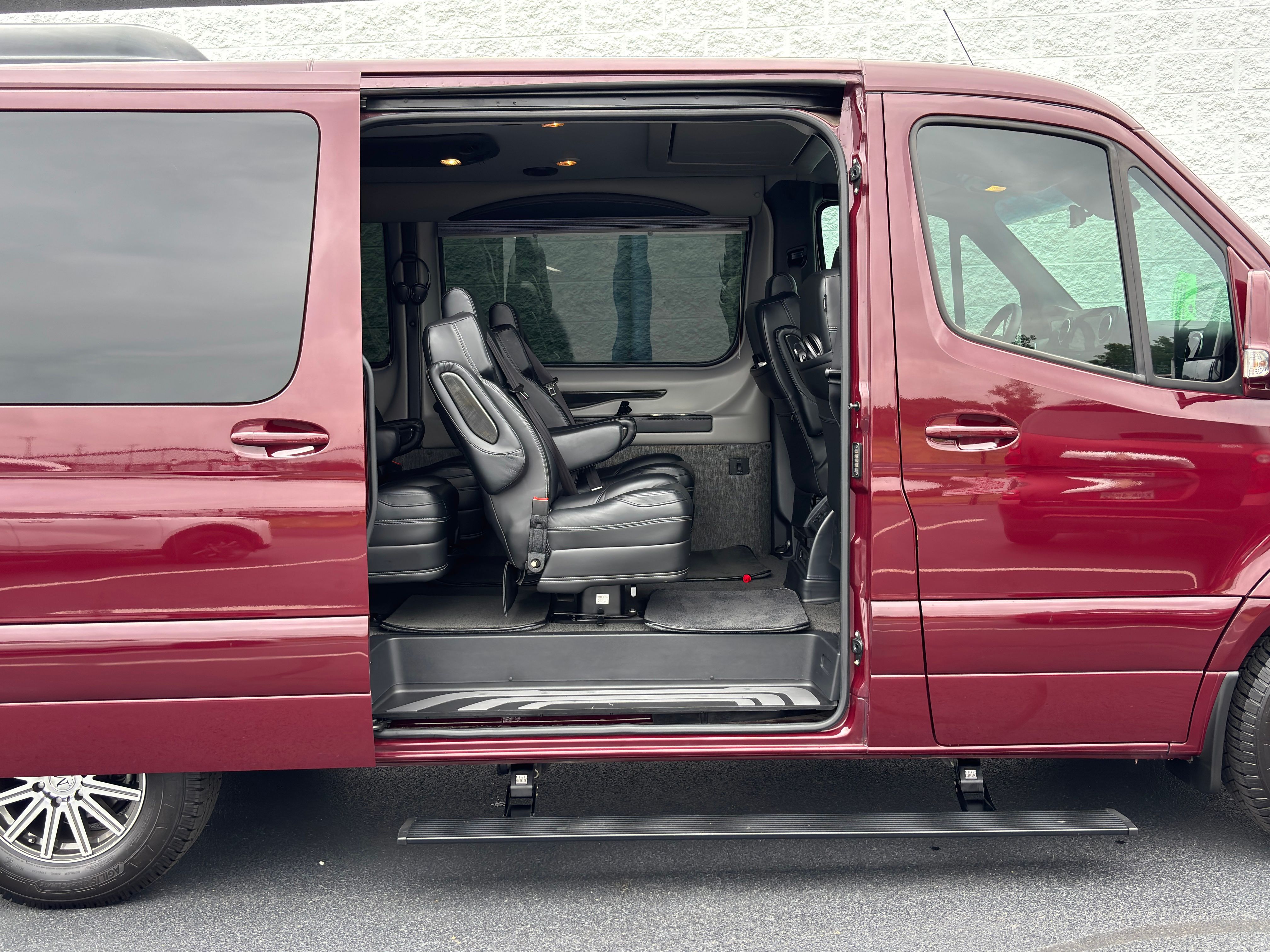 Used 2024 Maroon Mercedes-Benz Explorer Limited SE image 9