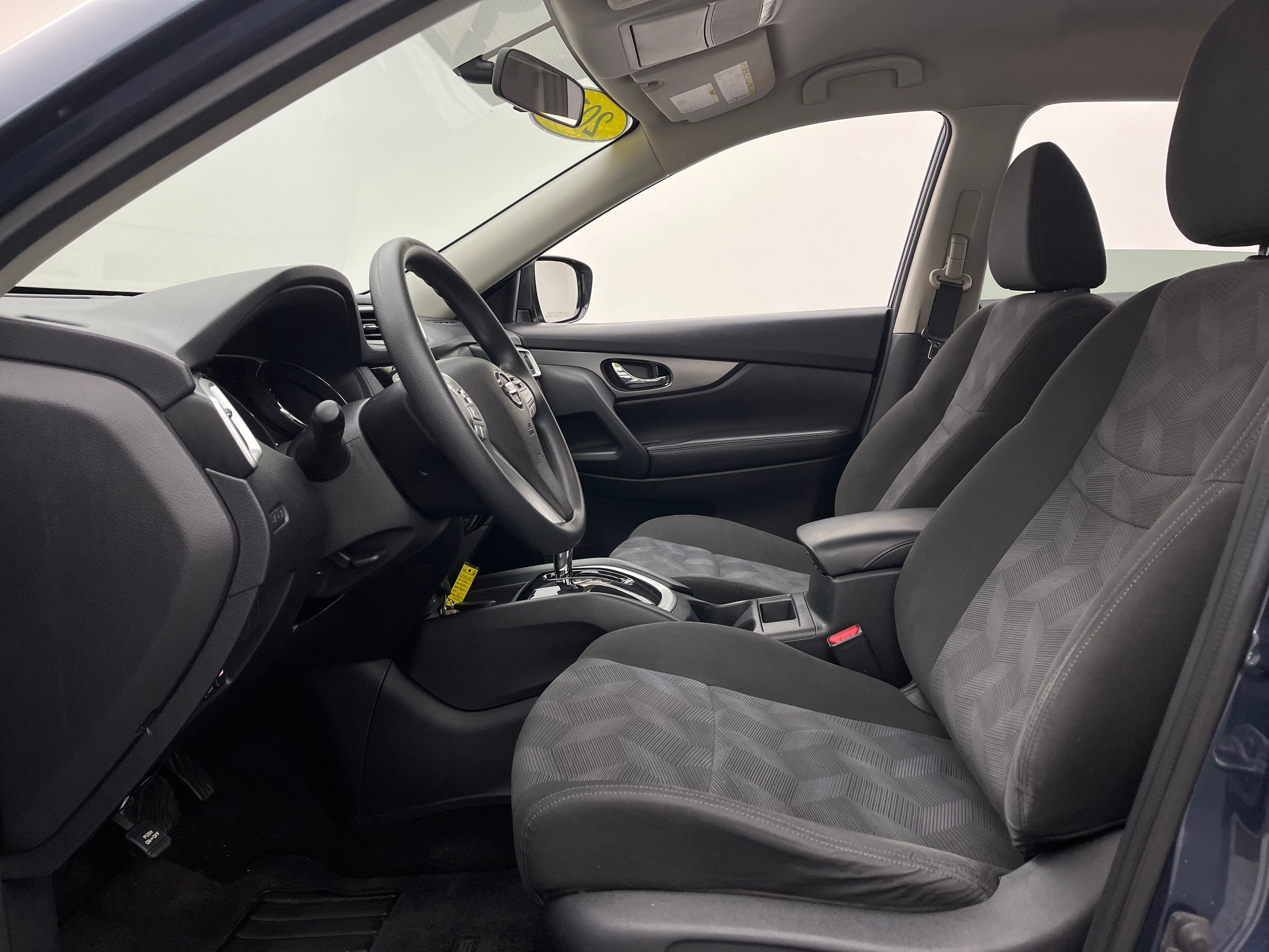 Used 2016 Arctic Blue Metallic Nissan SV image 15