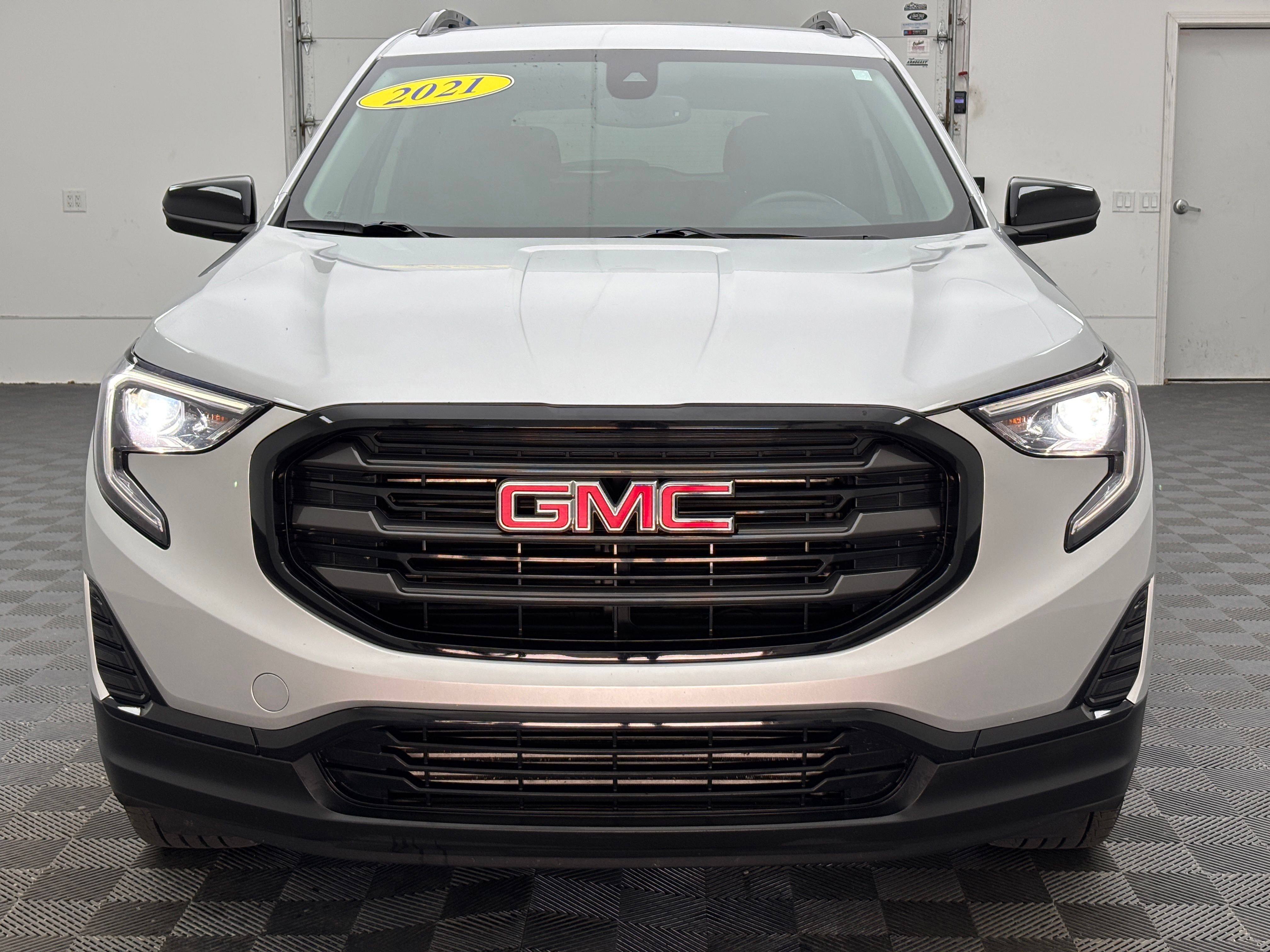 Used 2021 Quicksilver Metallic GMC SLE image 12