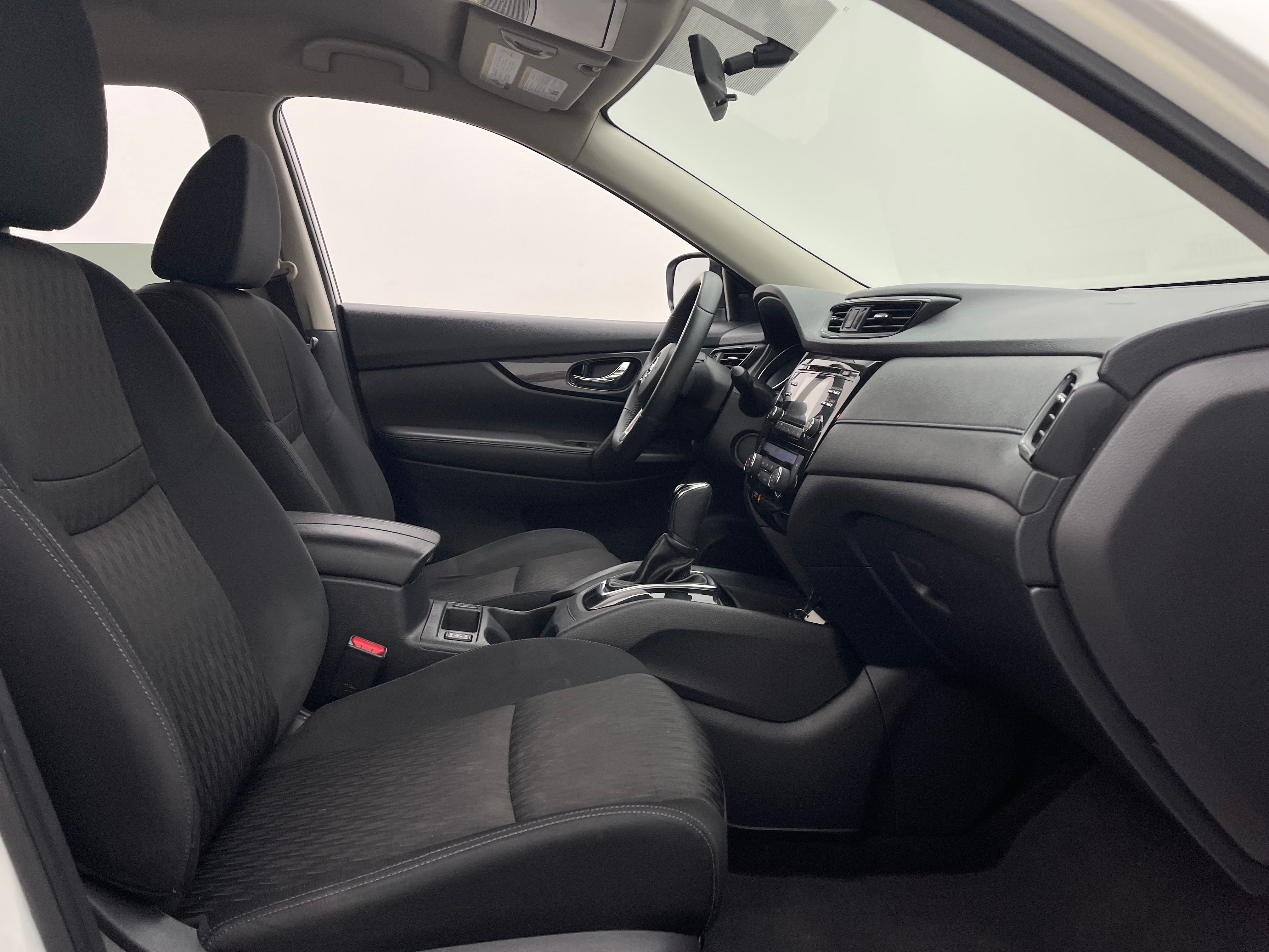 Used 2017 Glacier White Nissan SV image 30