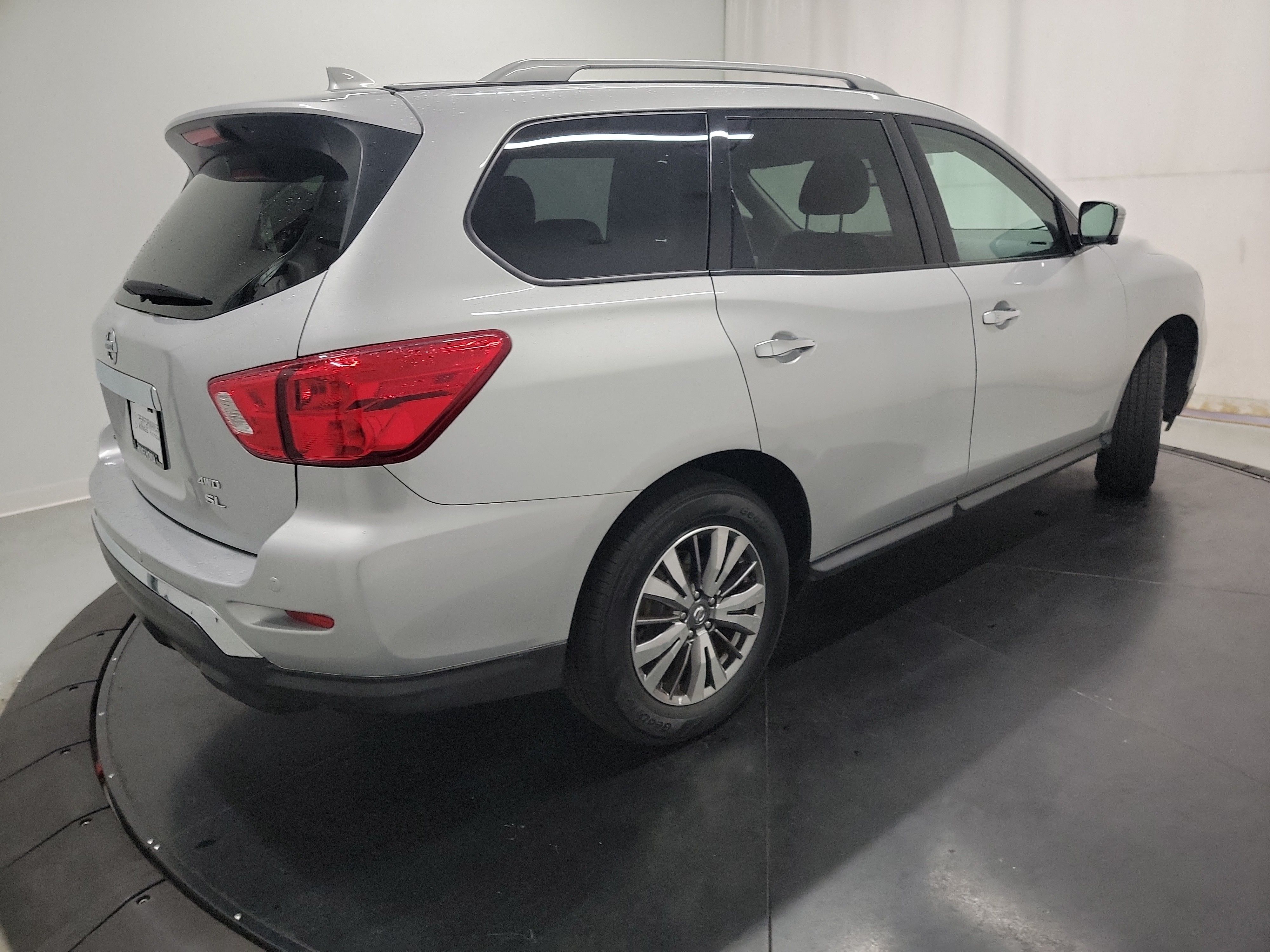 2019 Nissan Pathfinder SL photo
