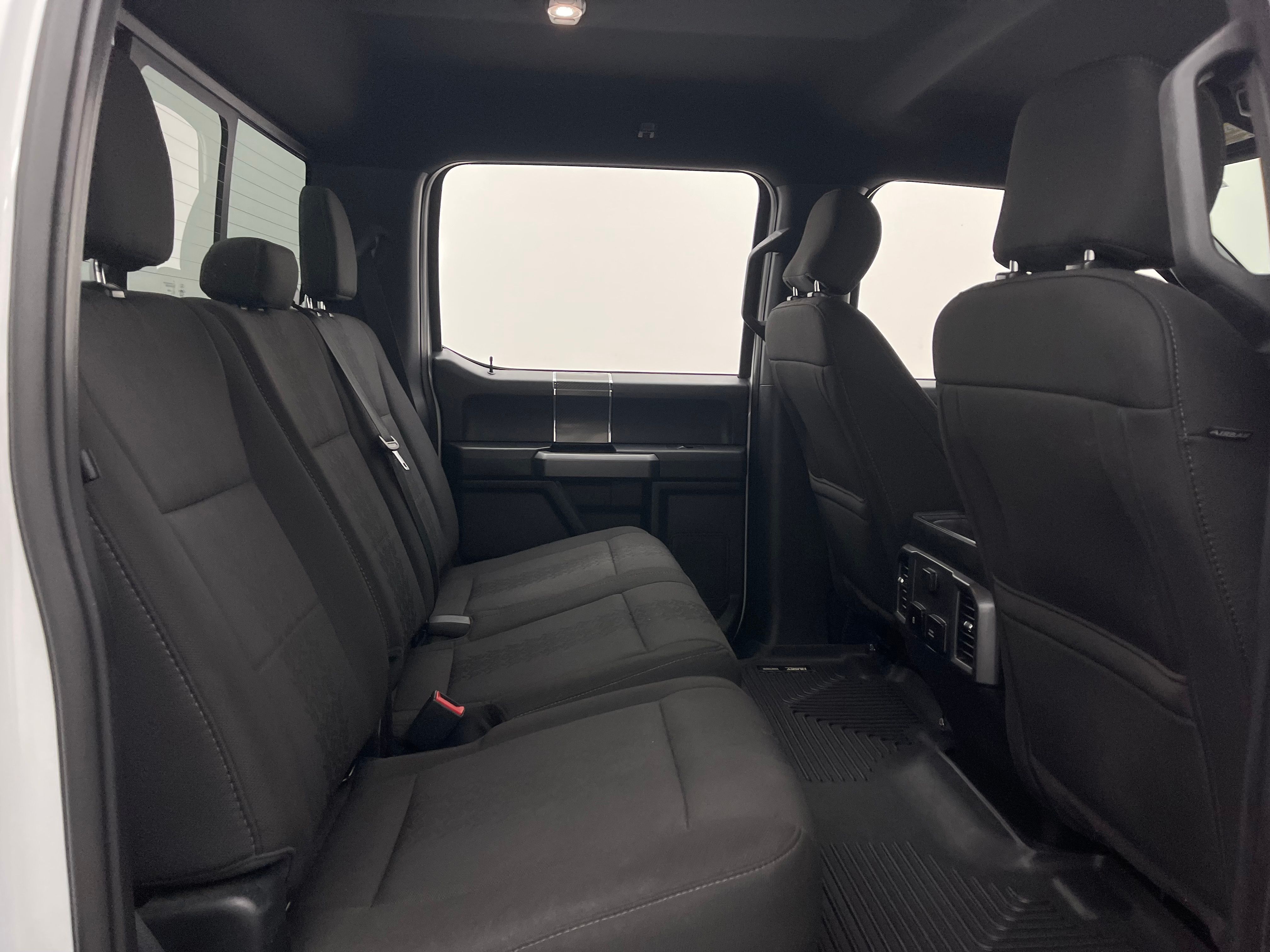 Used 2018 Oxford White Ford XLT image 30