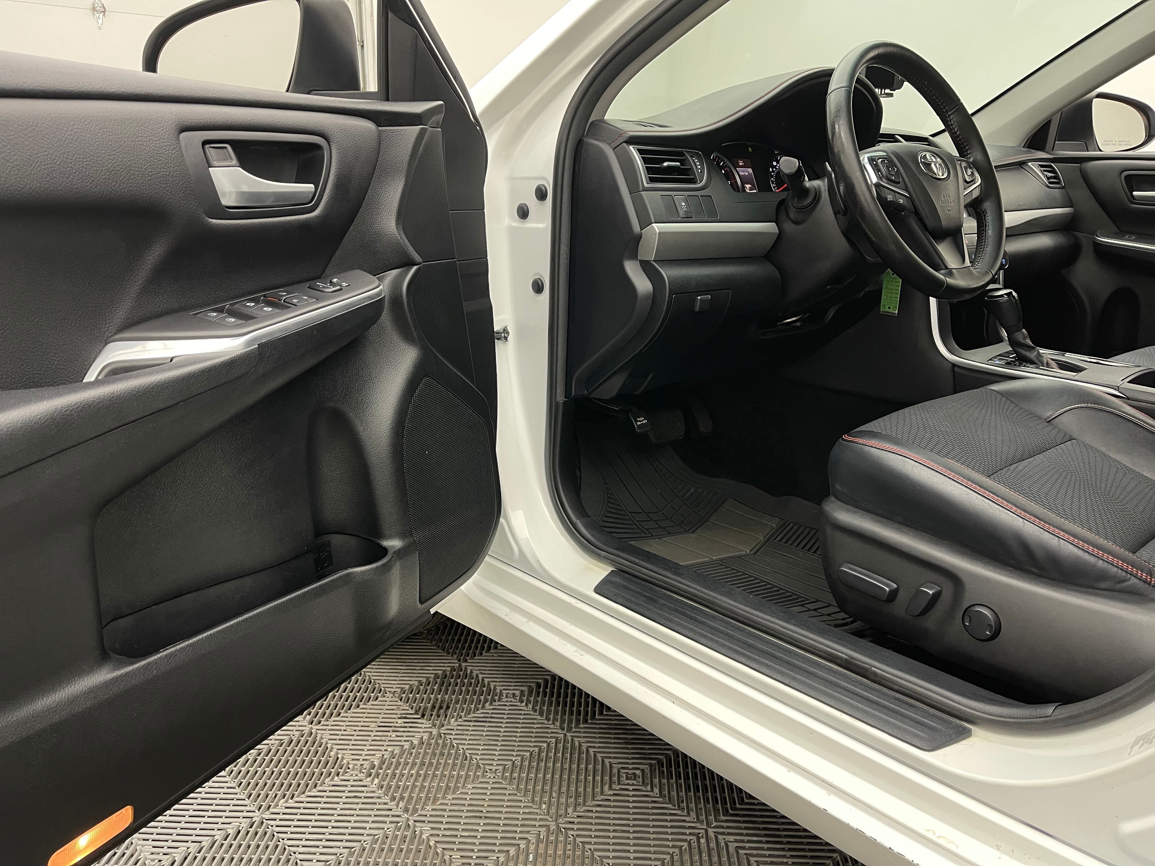 Used 2016 Super White Toyota SE image 13